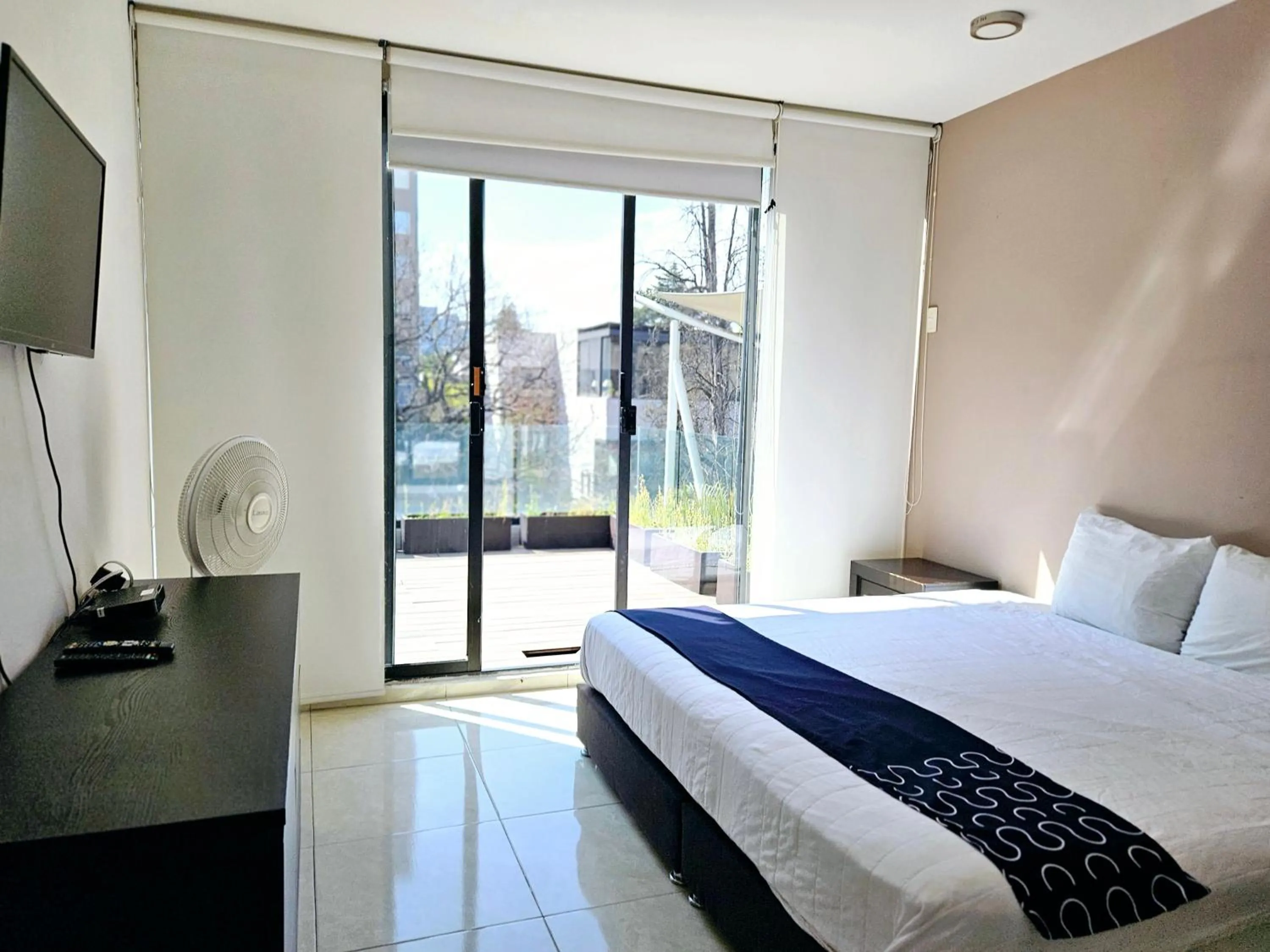 Photo of the whole room, Bed in Singular Sócrates