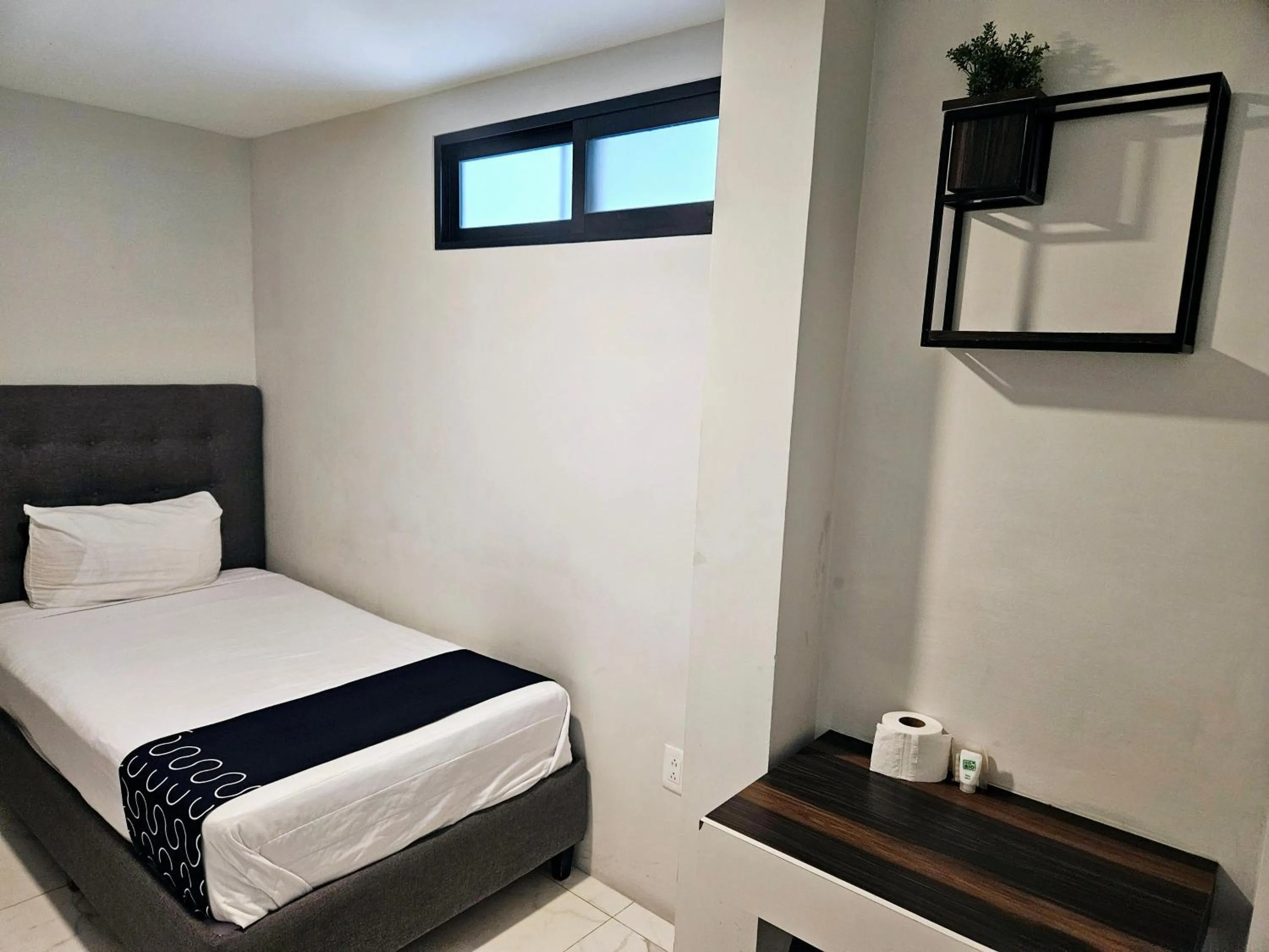 Photo of the whole room, Bed in Singular Sócrates