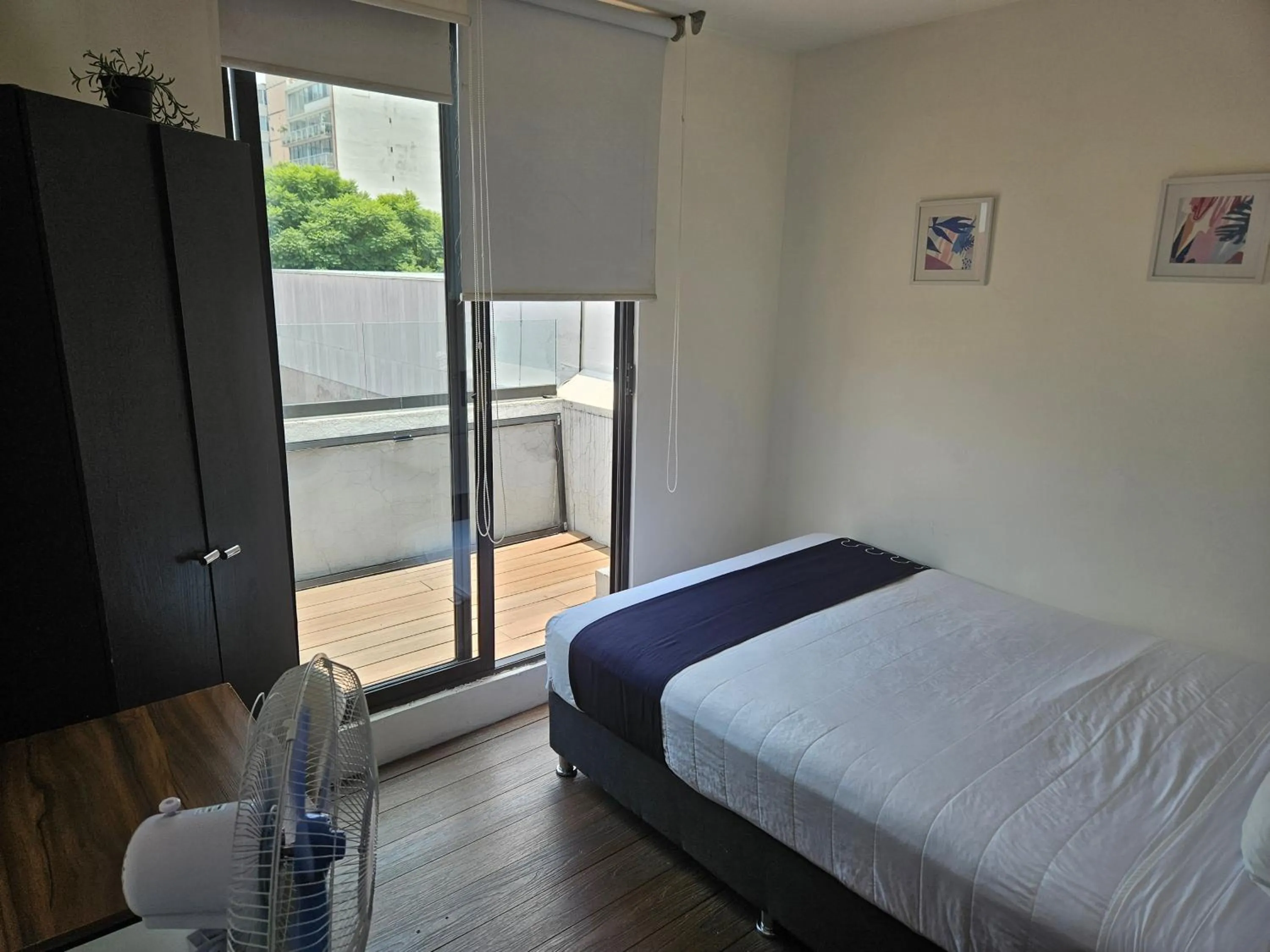 Photo of the whole room, Bed in Singular Sócrates