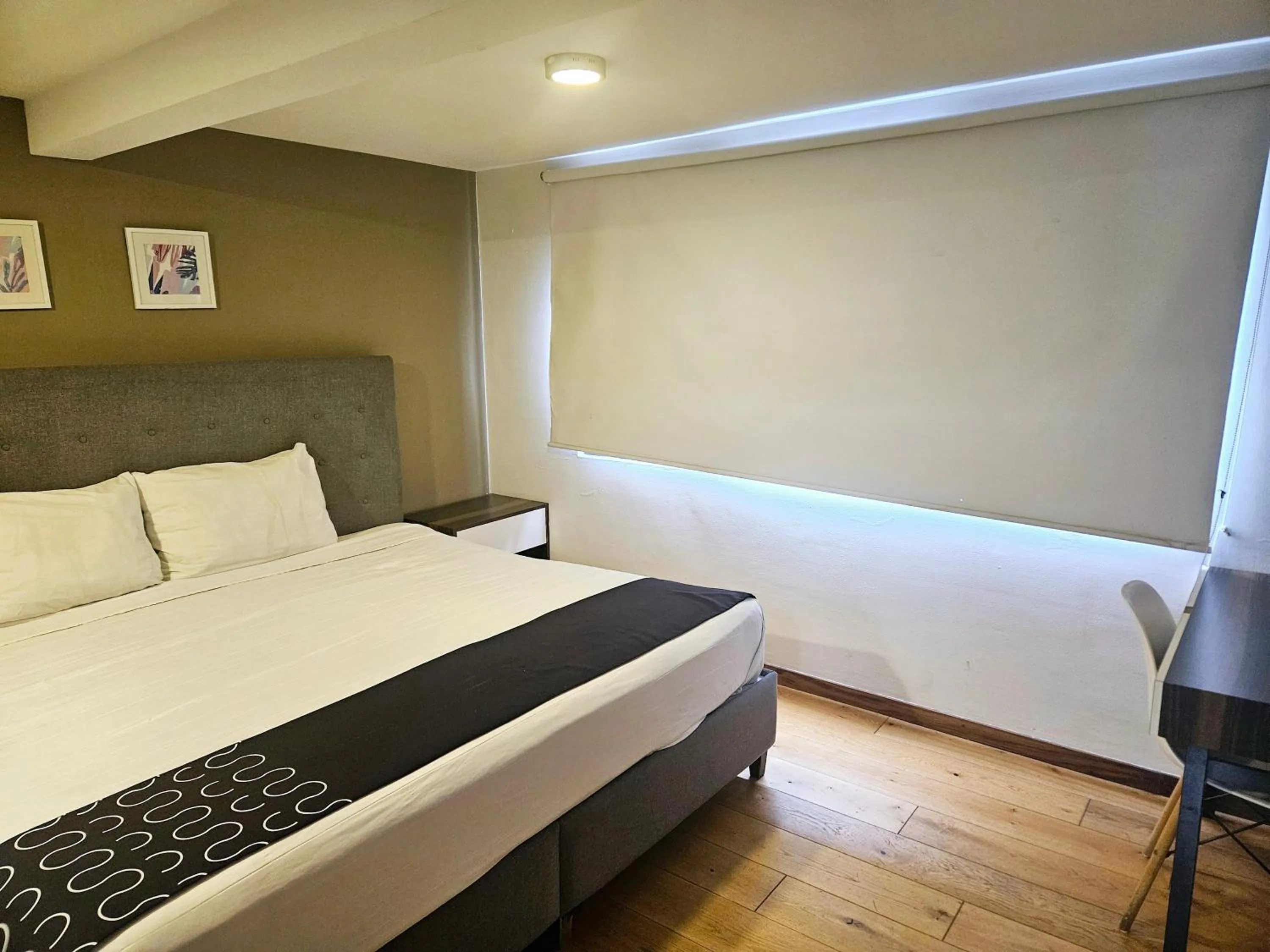 Photo of the whole room, Bed in Singular Sócrates