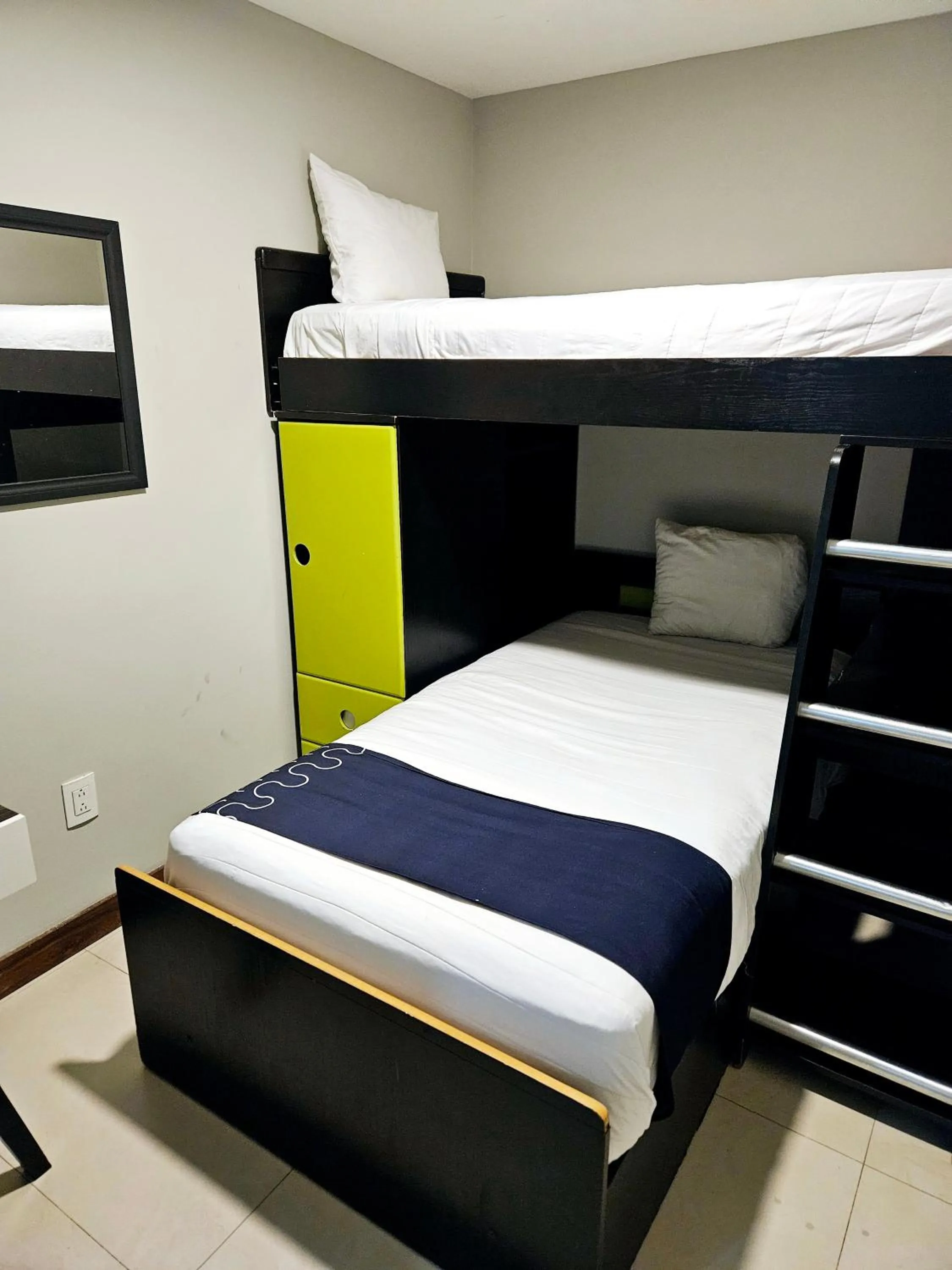 Bed in Singular Sócrates