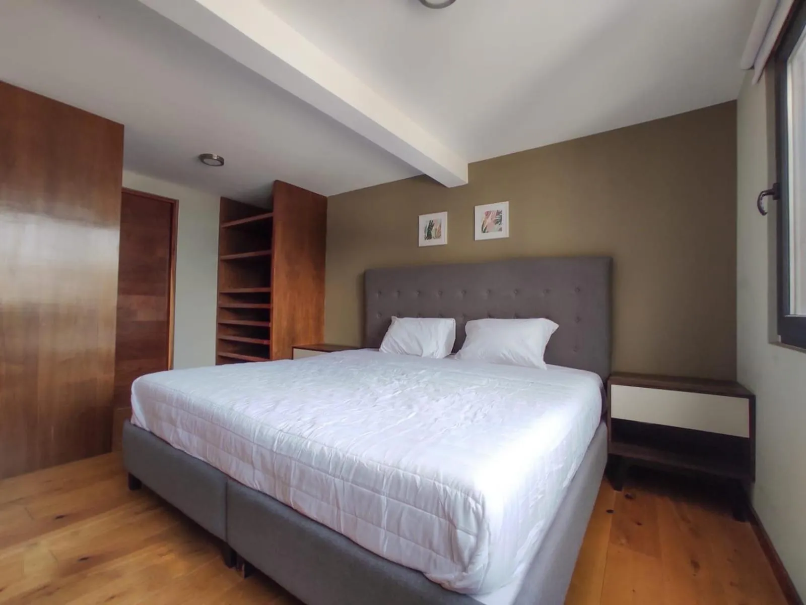 Bedroom, Bed in Singular Sócrates