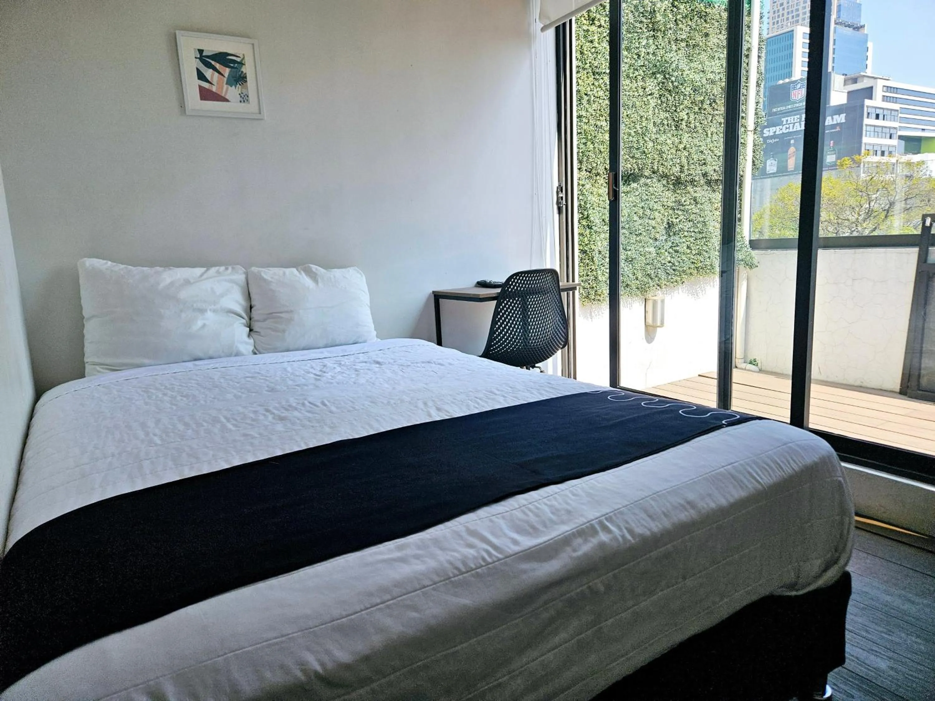 Photo of the whole room, Bed in Singular Sócrates