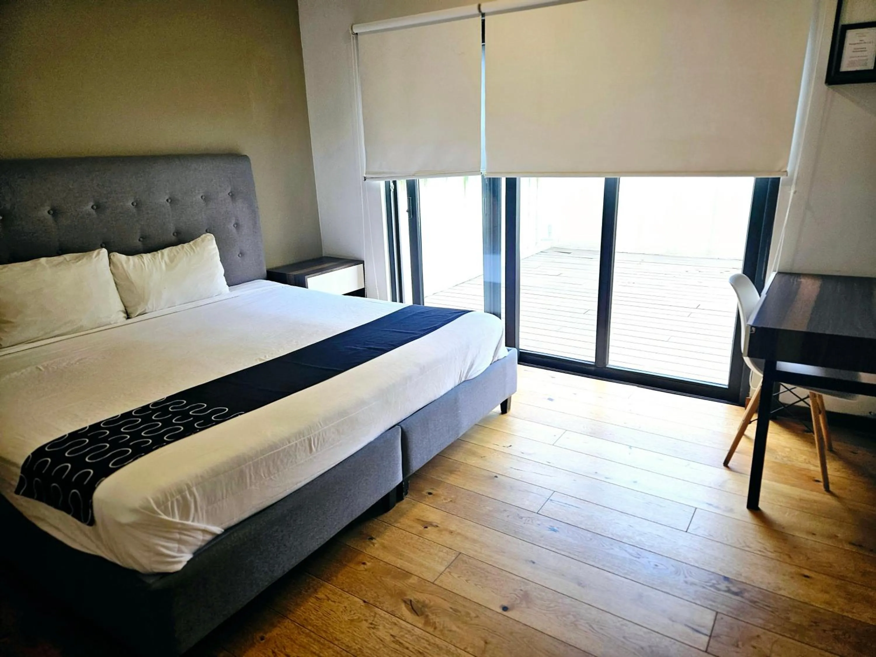 Photo of the whole room, Bed in Singular Sócrates