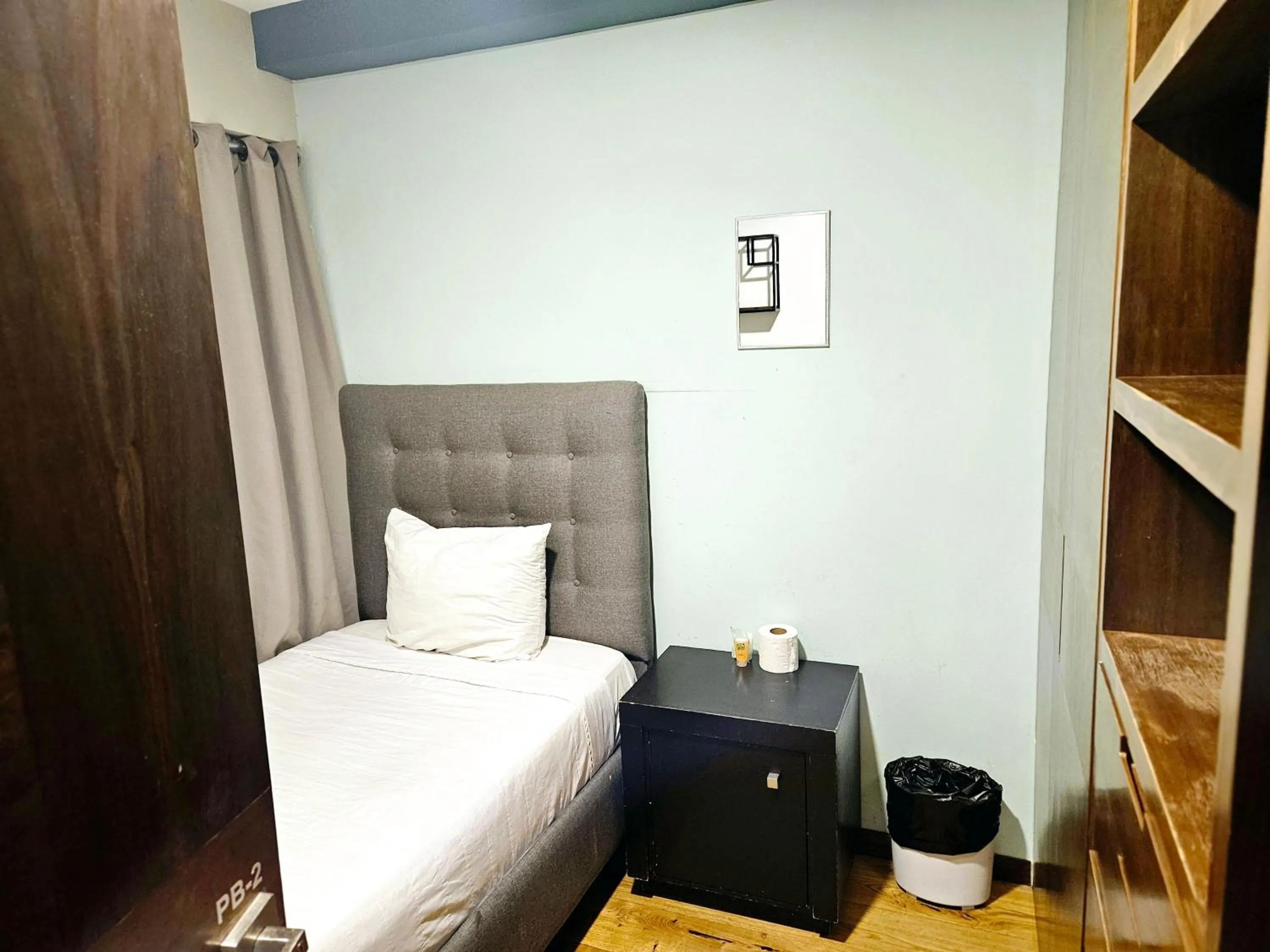 Photo of the whole room, Bed in Singular Sócrates