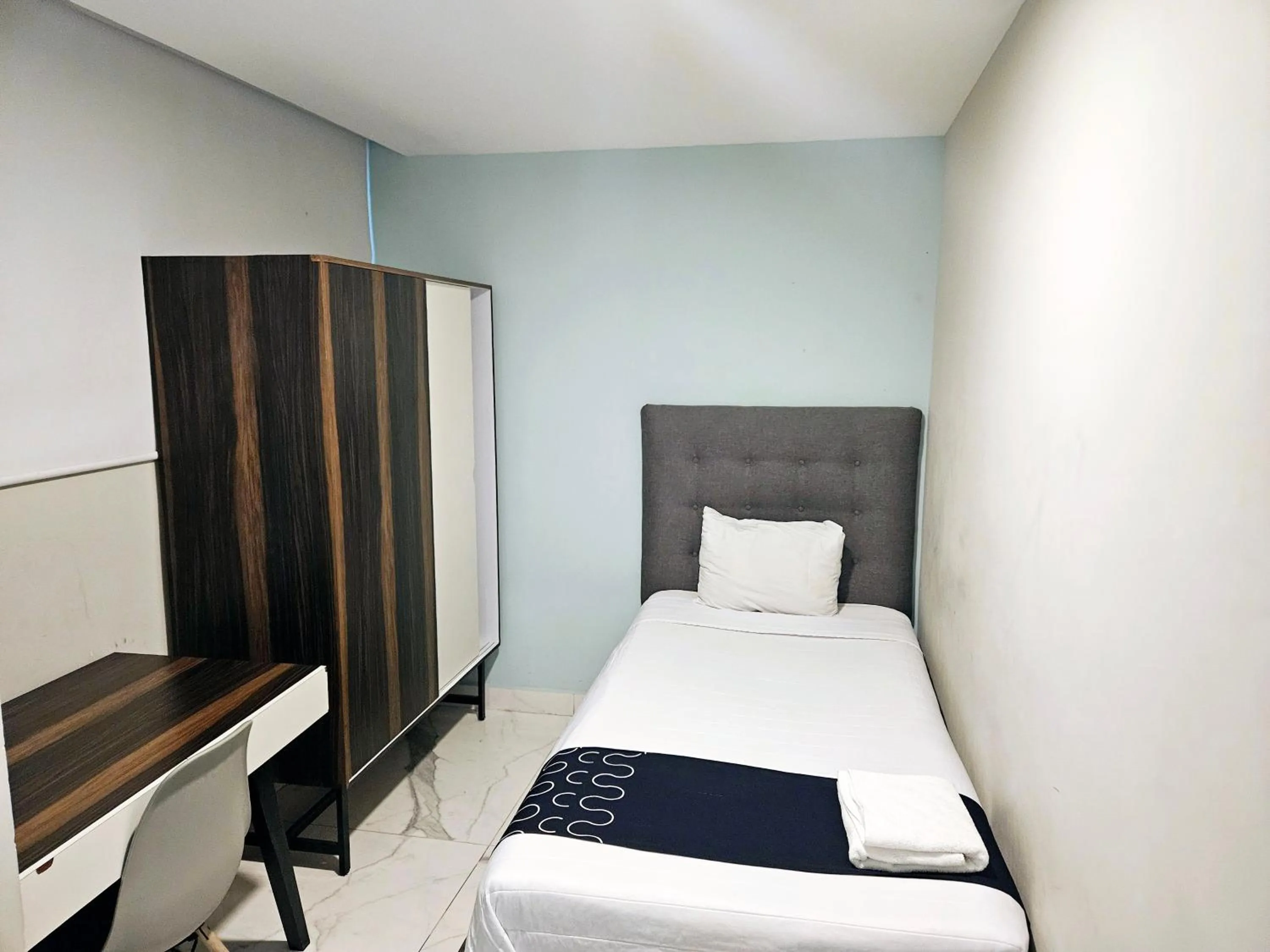 Photo of the whole room, Bed in Singular Sócrates