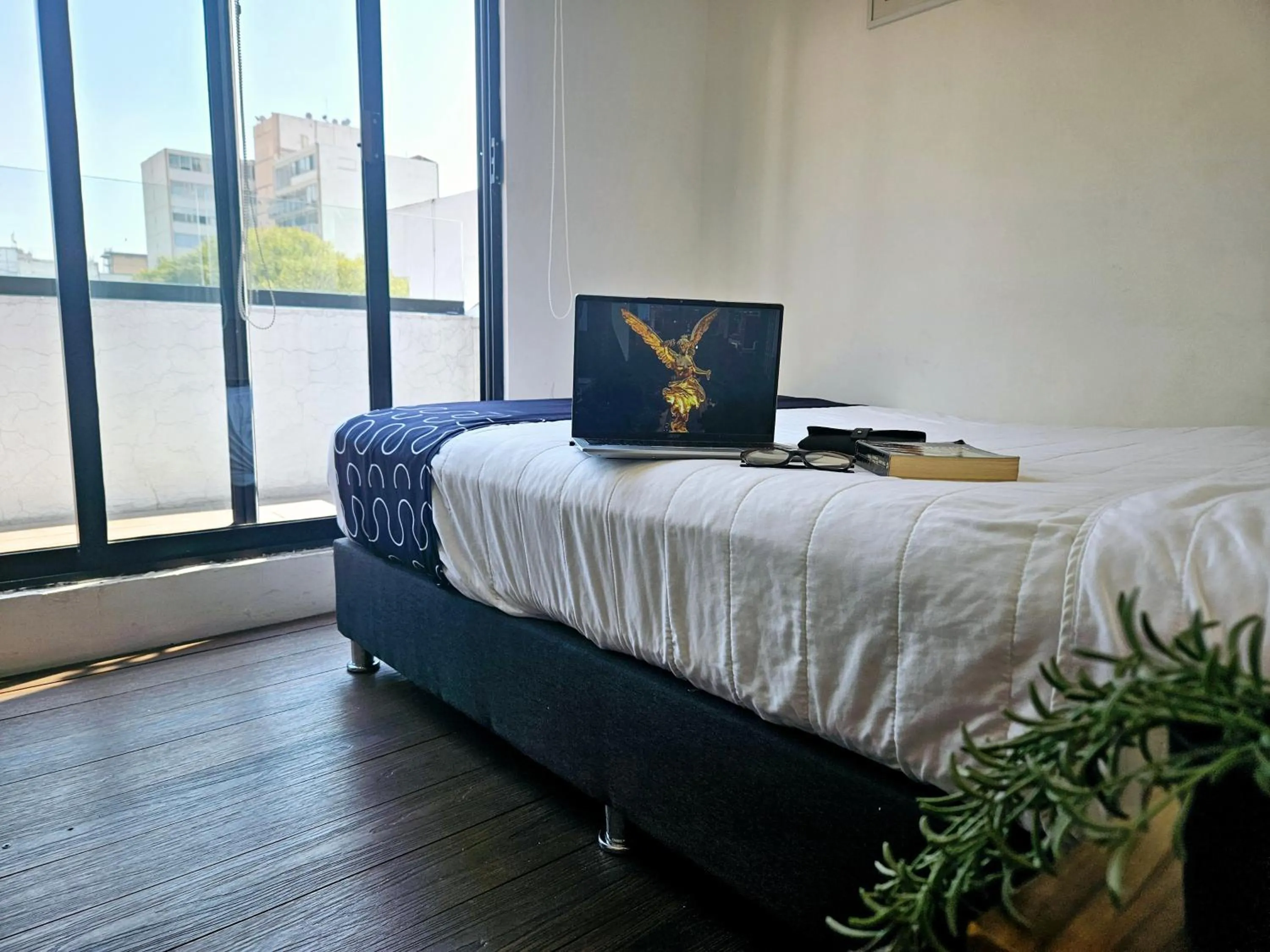 Photo of the whole room, Bed in Singular Sócrates