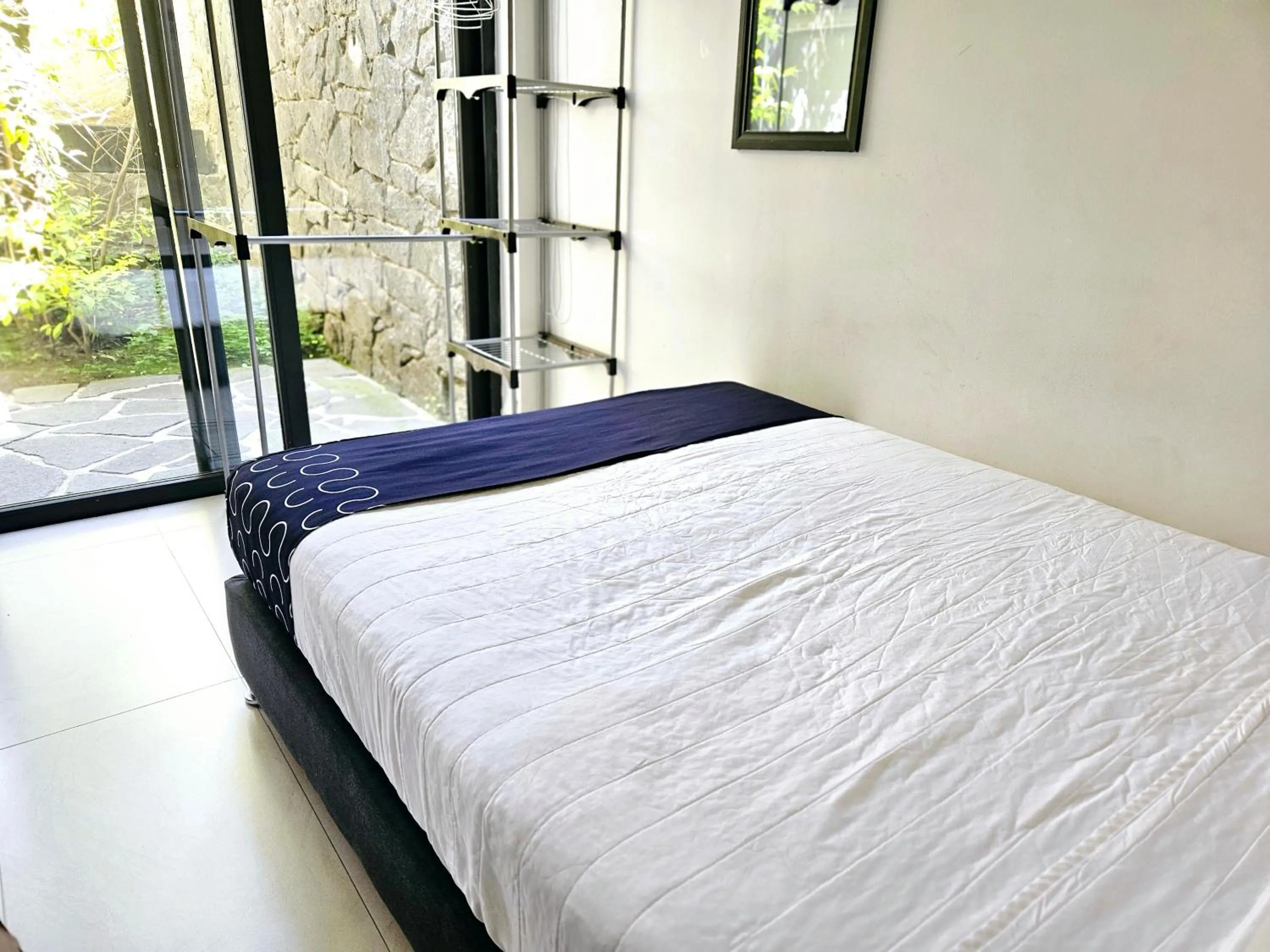 Photo of the whole room, Bed in Singular Sócrates