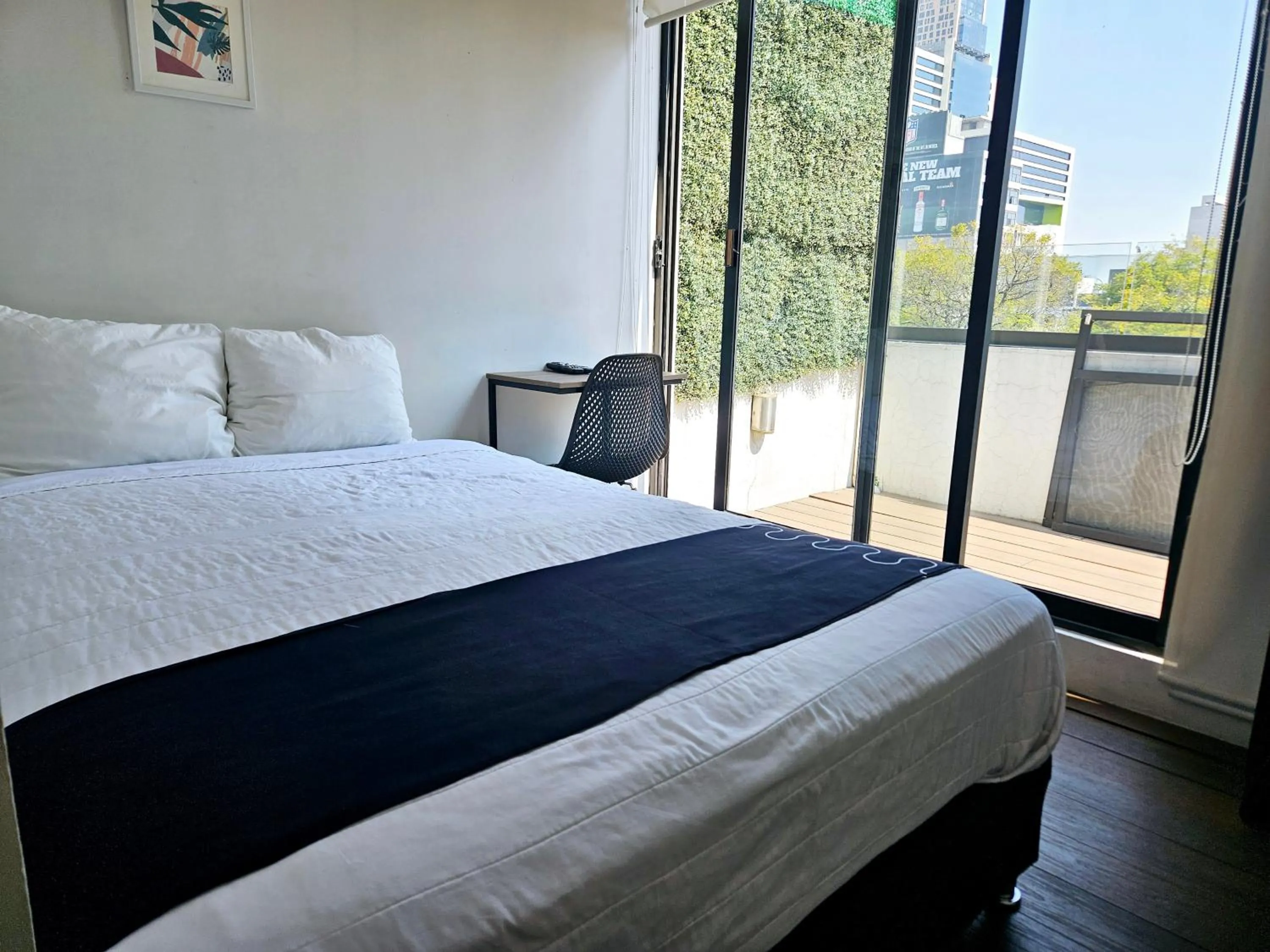 Photo of the whole room, Bed in Singular Sócrates