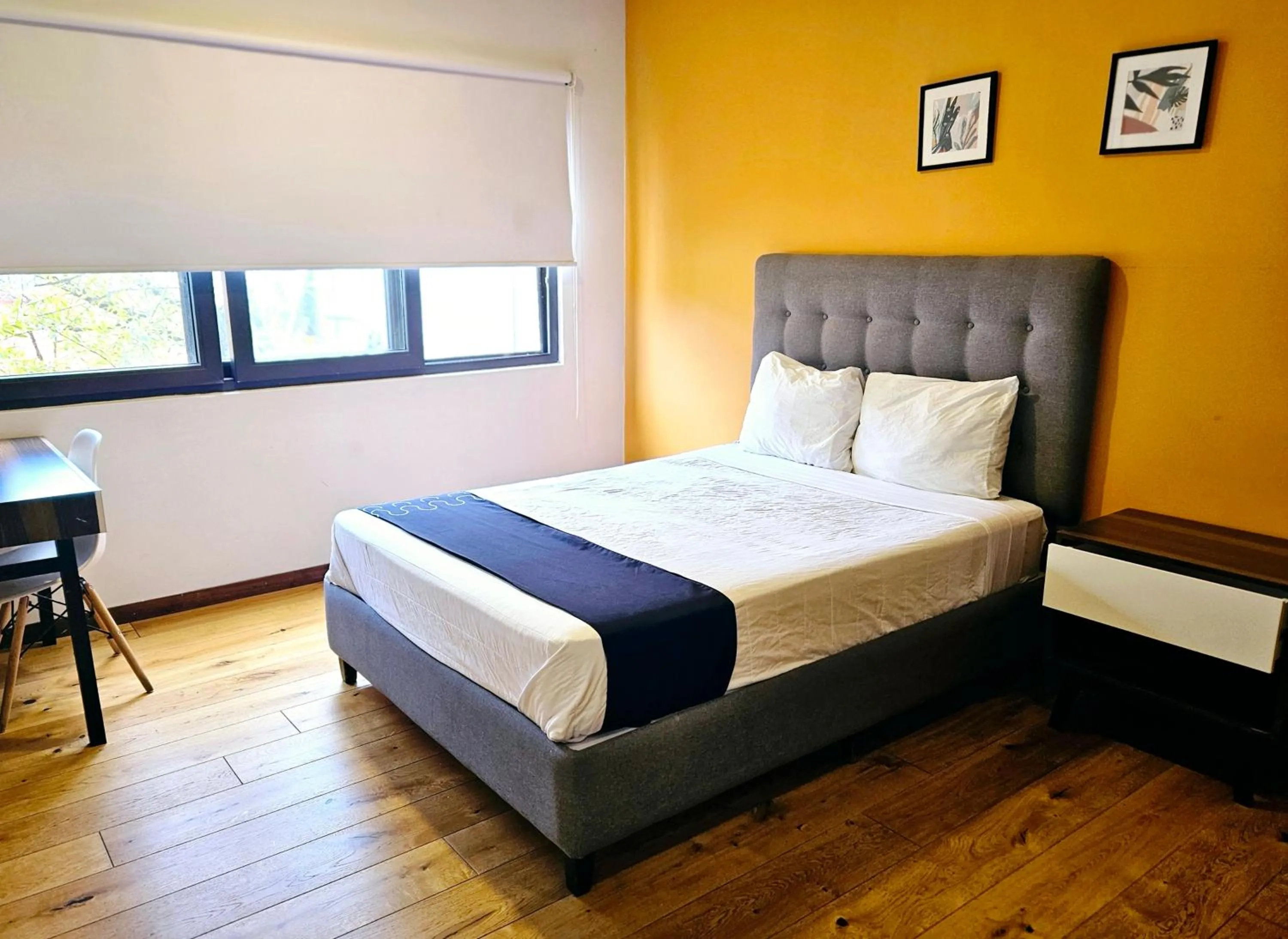 Photo of the whole room, Bed in Singular Sócrates