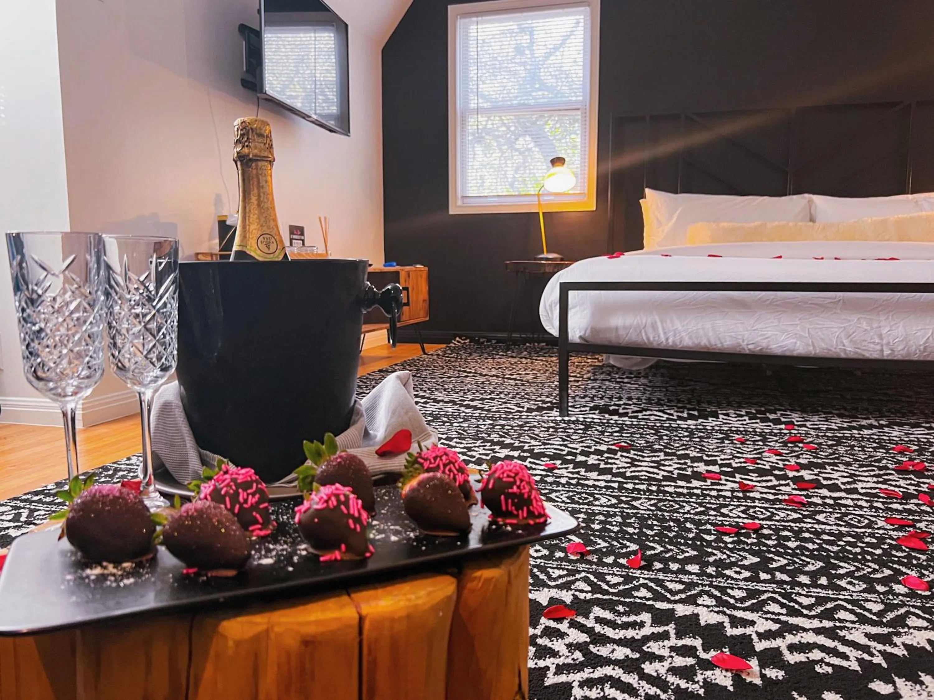 Bed in Wimberley Inn & bar