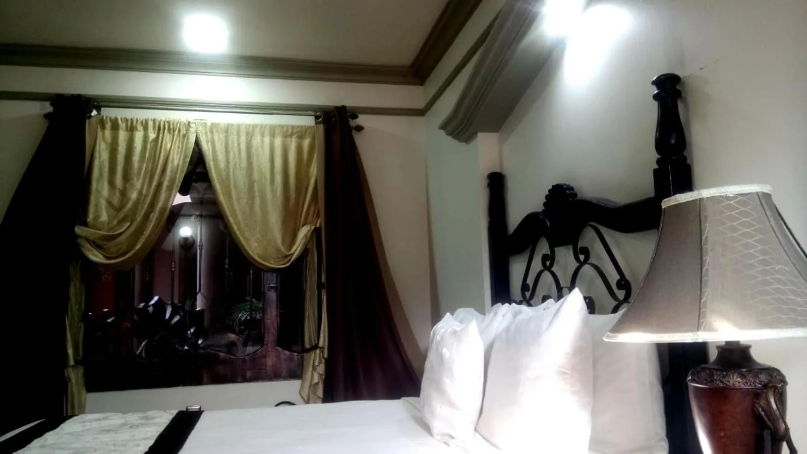 Bed in Hotel Hacienda los Narcisos