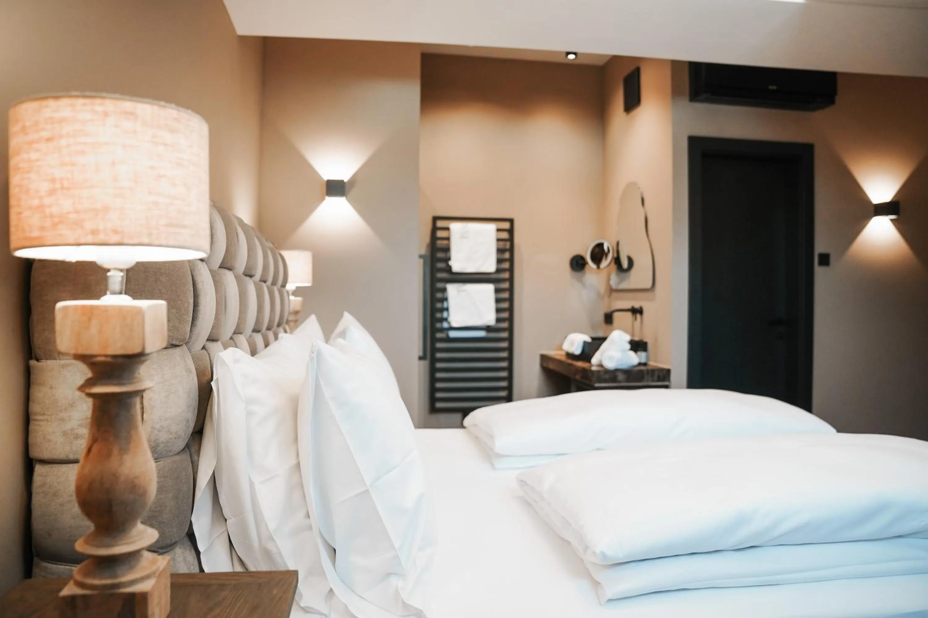 Bedroom, Bed in Boutiquehotel Weisses Rössl