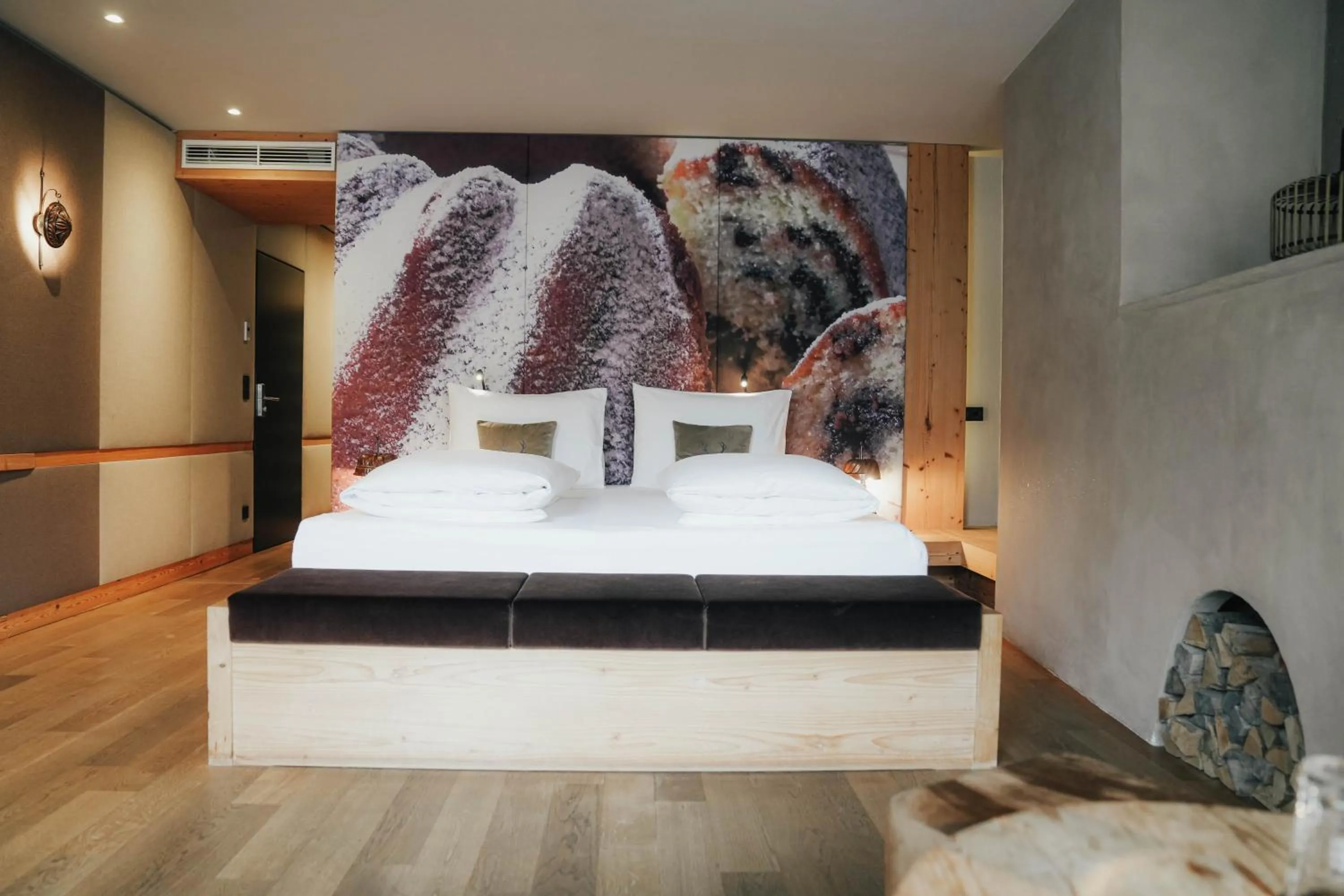 Bedroom, Bed in Boutiquehotel Weisses Rössl