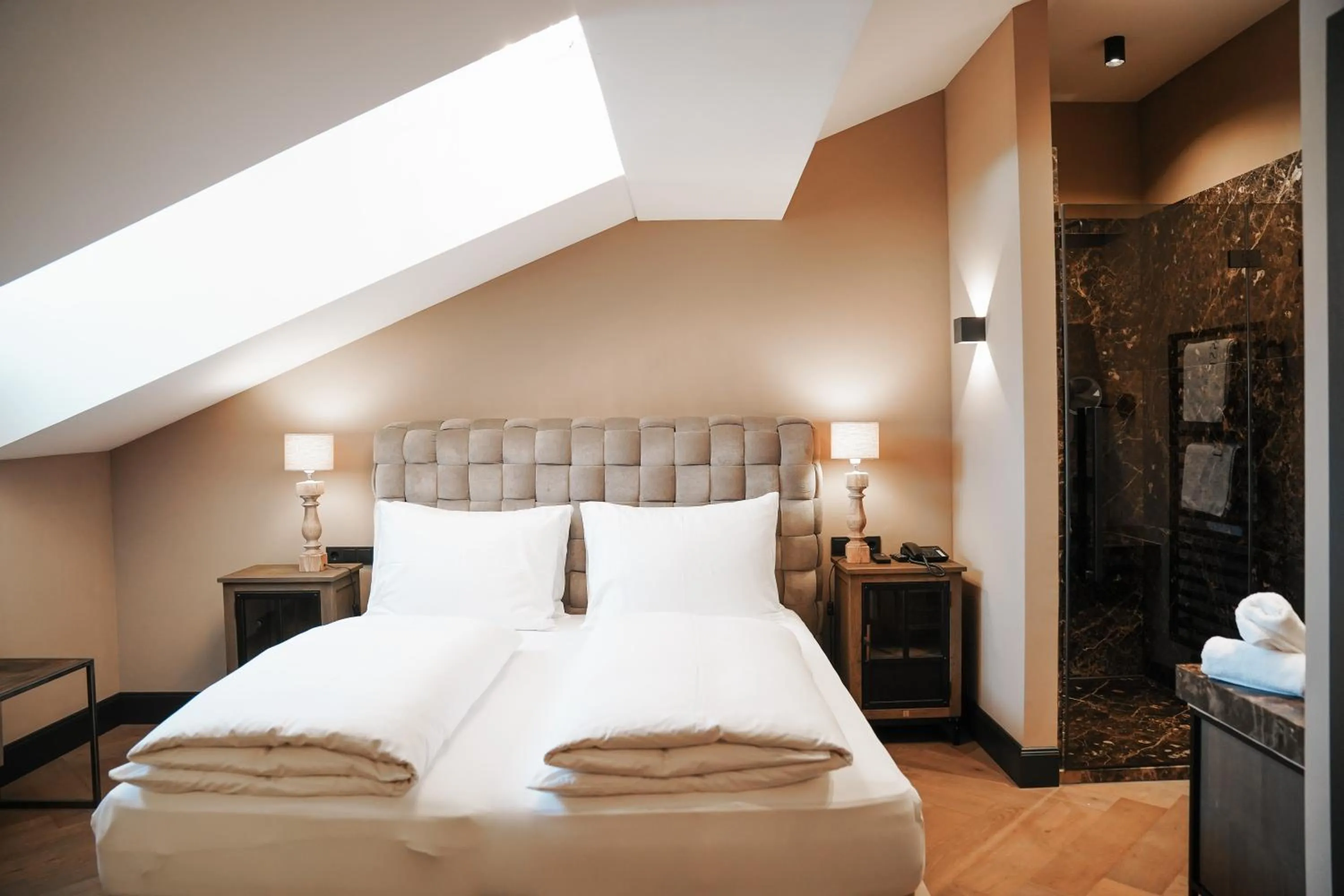 Bedroom, Bed in Boutiquehotel Weisses Rössl