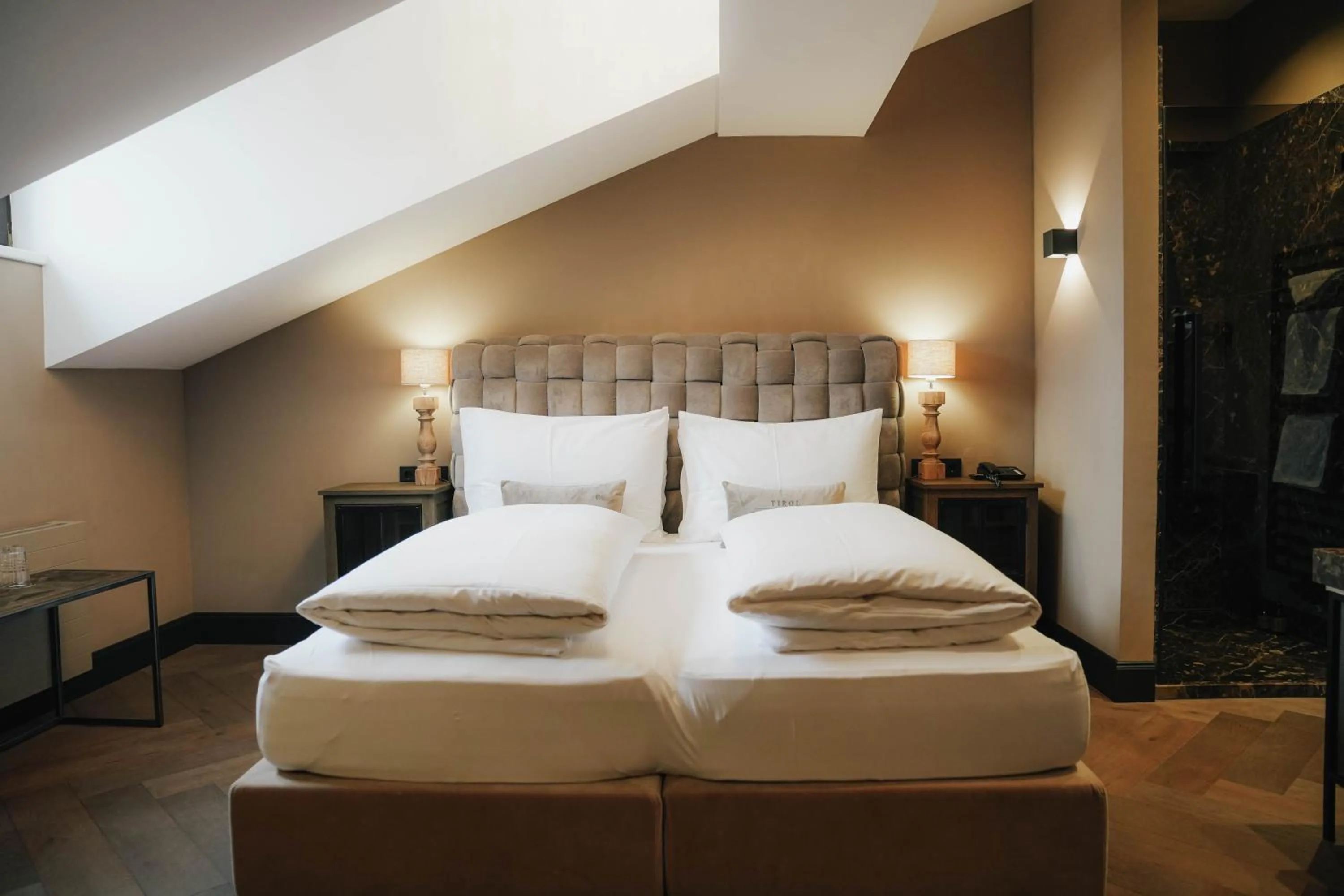 Bedroom, Bed in Boutiquehotel Weisses Rössl