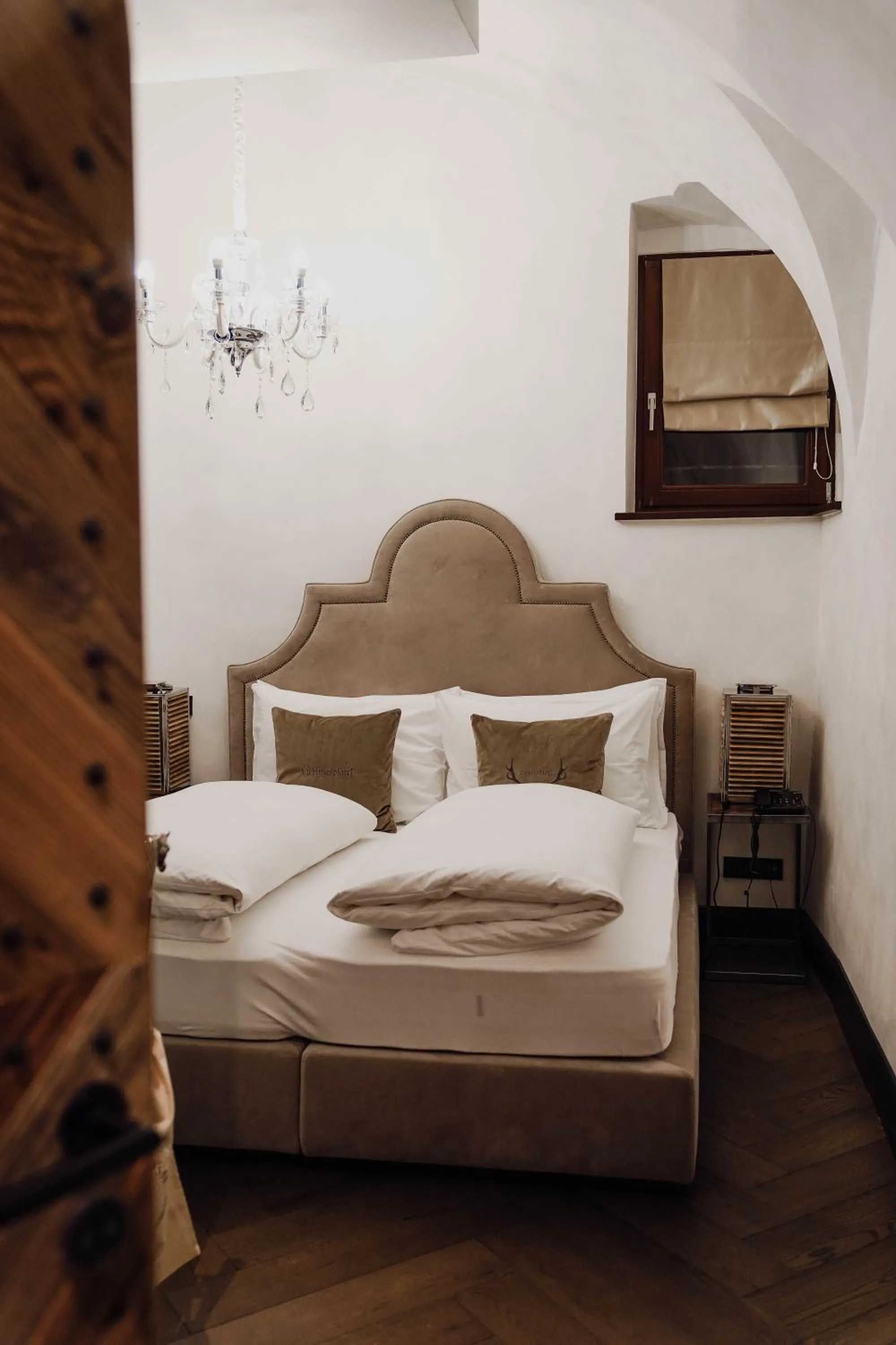 Bedroom, Bed in Boutiquehotel Weisses Rössl