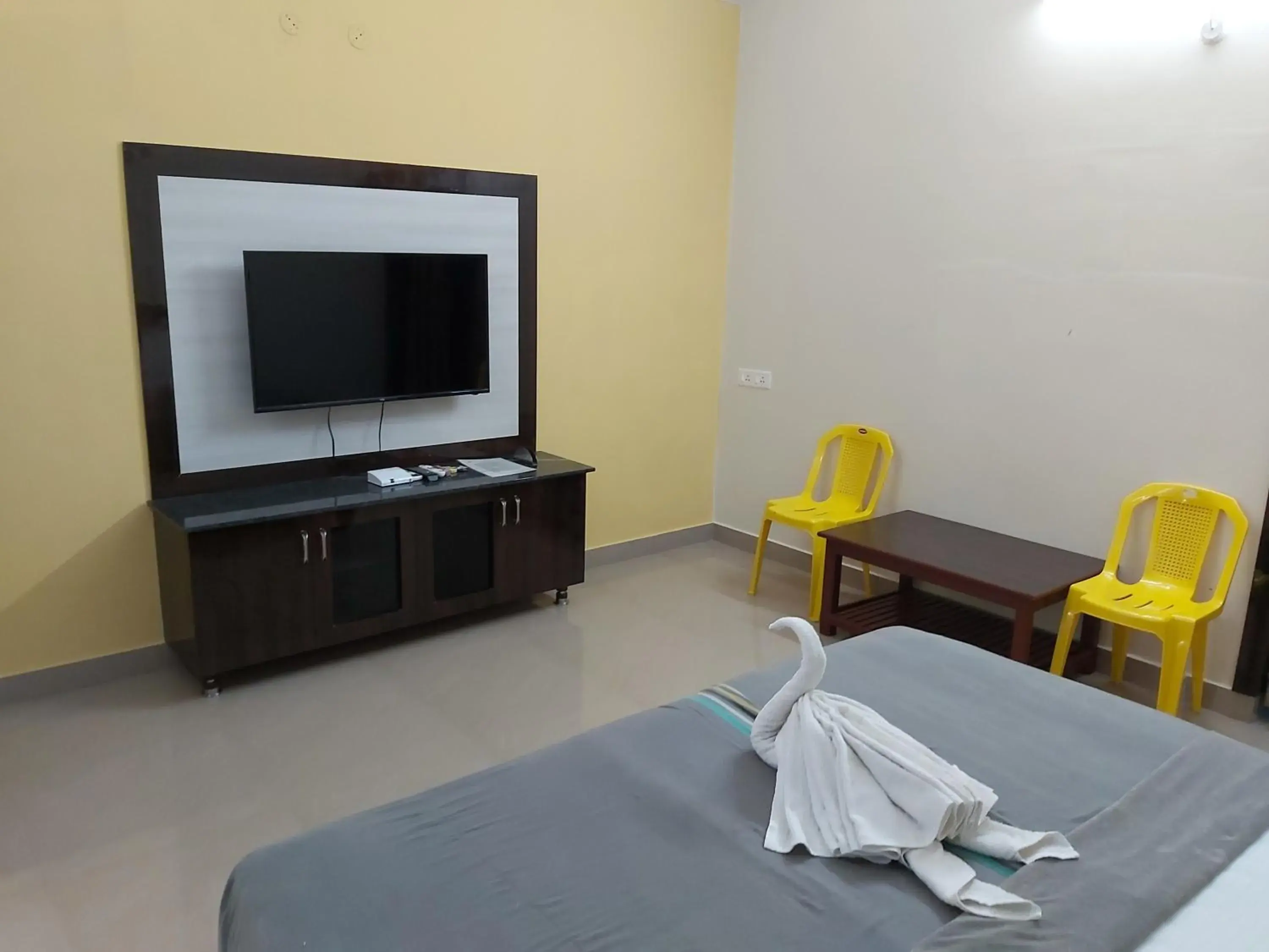 TV and multimedia in THE HUTS Resort TV and multimedia in THE HUTS Resort