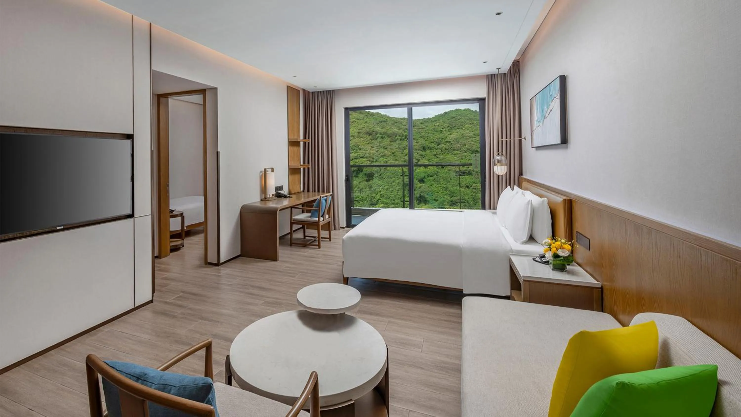 Photo of the whole room, Bed in Holiday Inn & Suites Sanya Yalong Bay