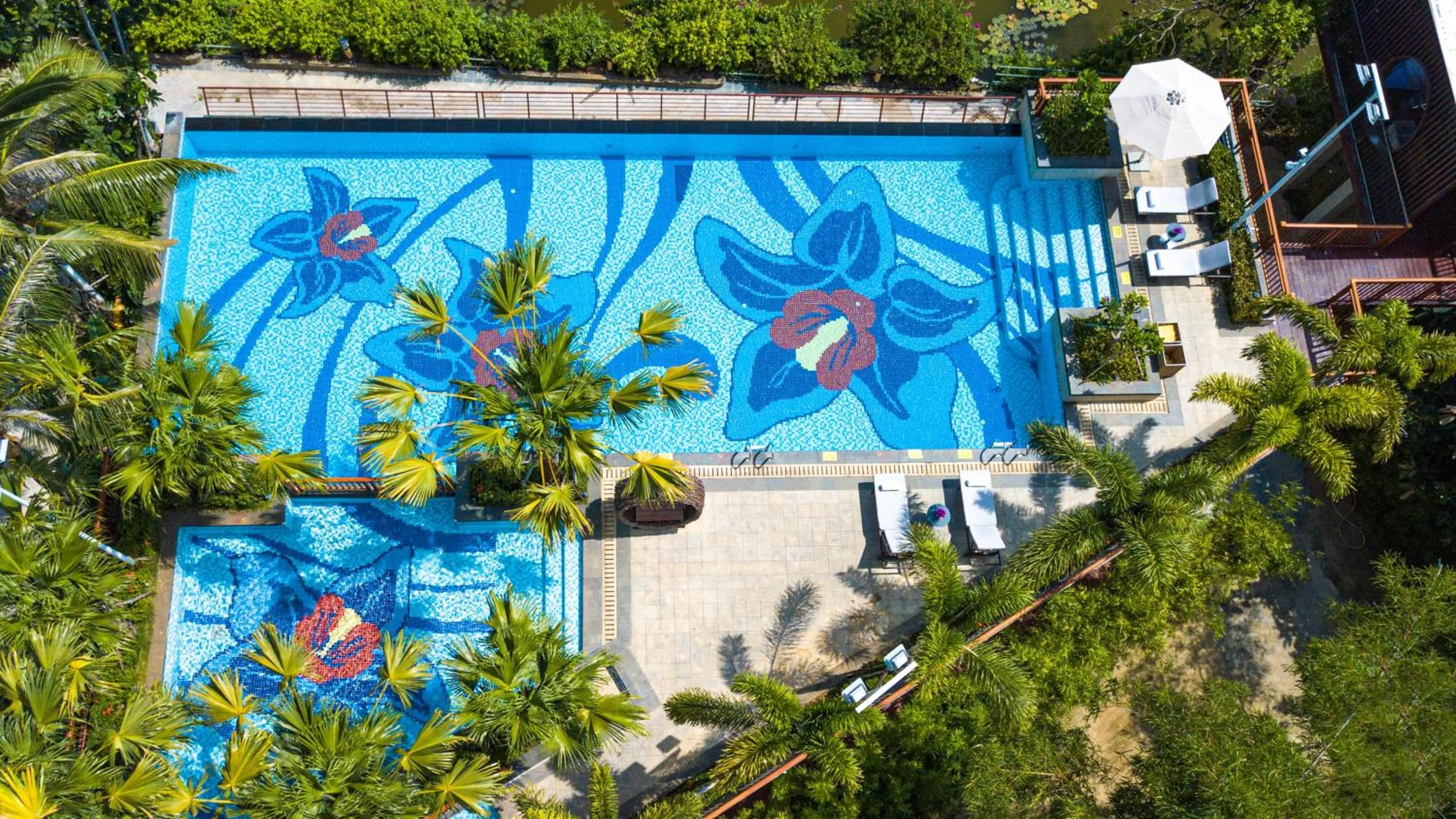 Swimming pool in Holiday Inn & Suites Sanya Yalong Bay