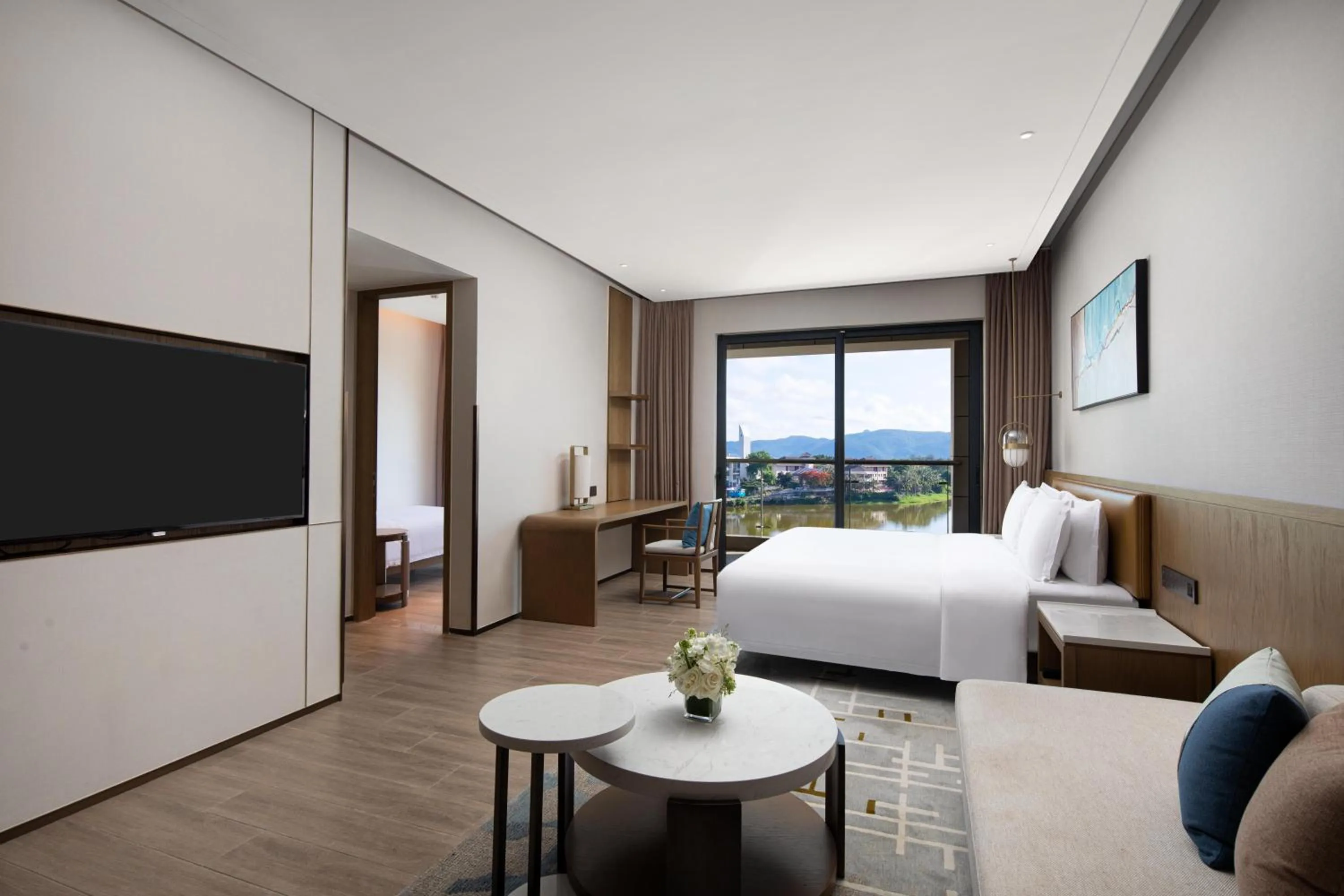 Photo of the whole room, Bed in Holiday Inn & Suites Sanya Yalong Bay