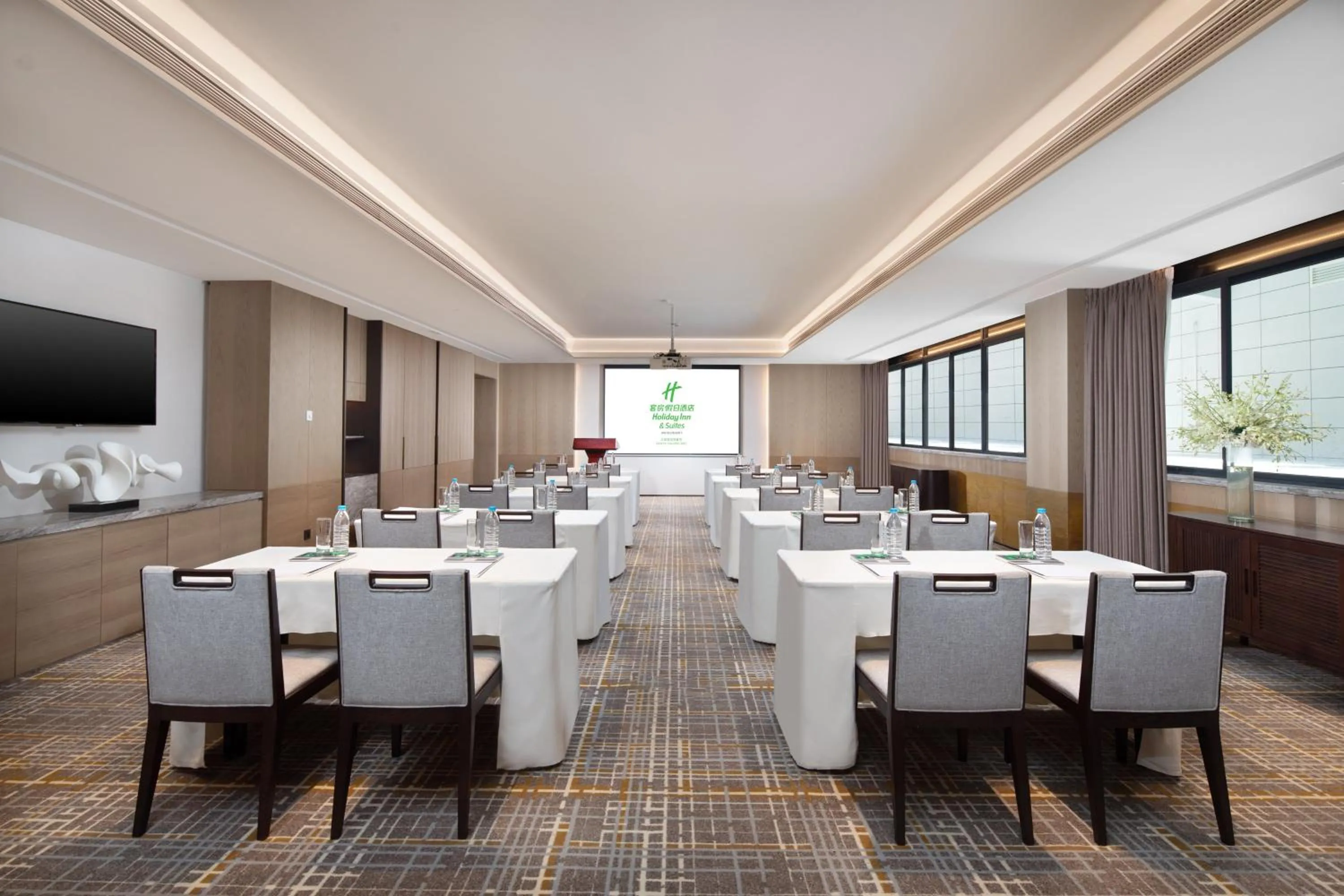 Meeting/conference room in Holiday Inn & Suites Sanya Yalong Bay