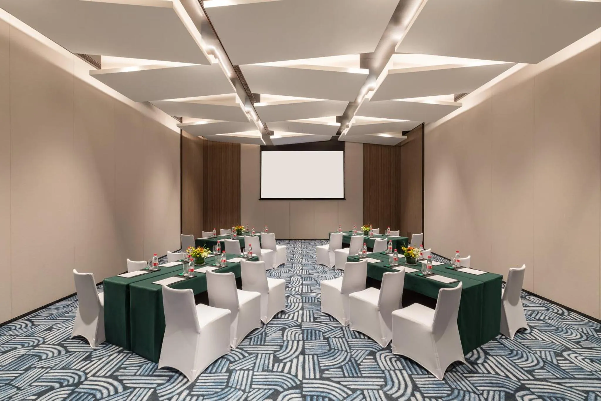 Meeting/conference room in Holiday Inn & Suites Sanya Yalong Bay