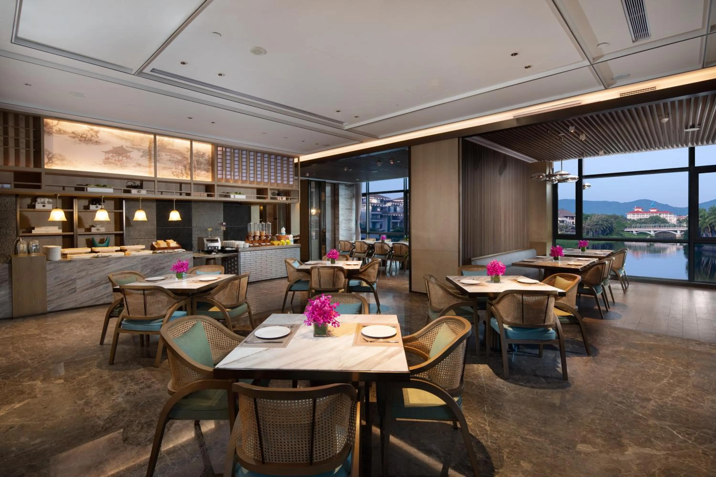 Restaurant/places to eat in Holiday Inn & Suites Sanya Yalong Bay