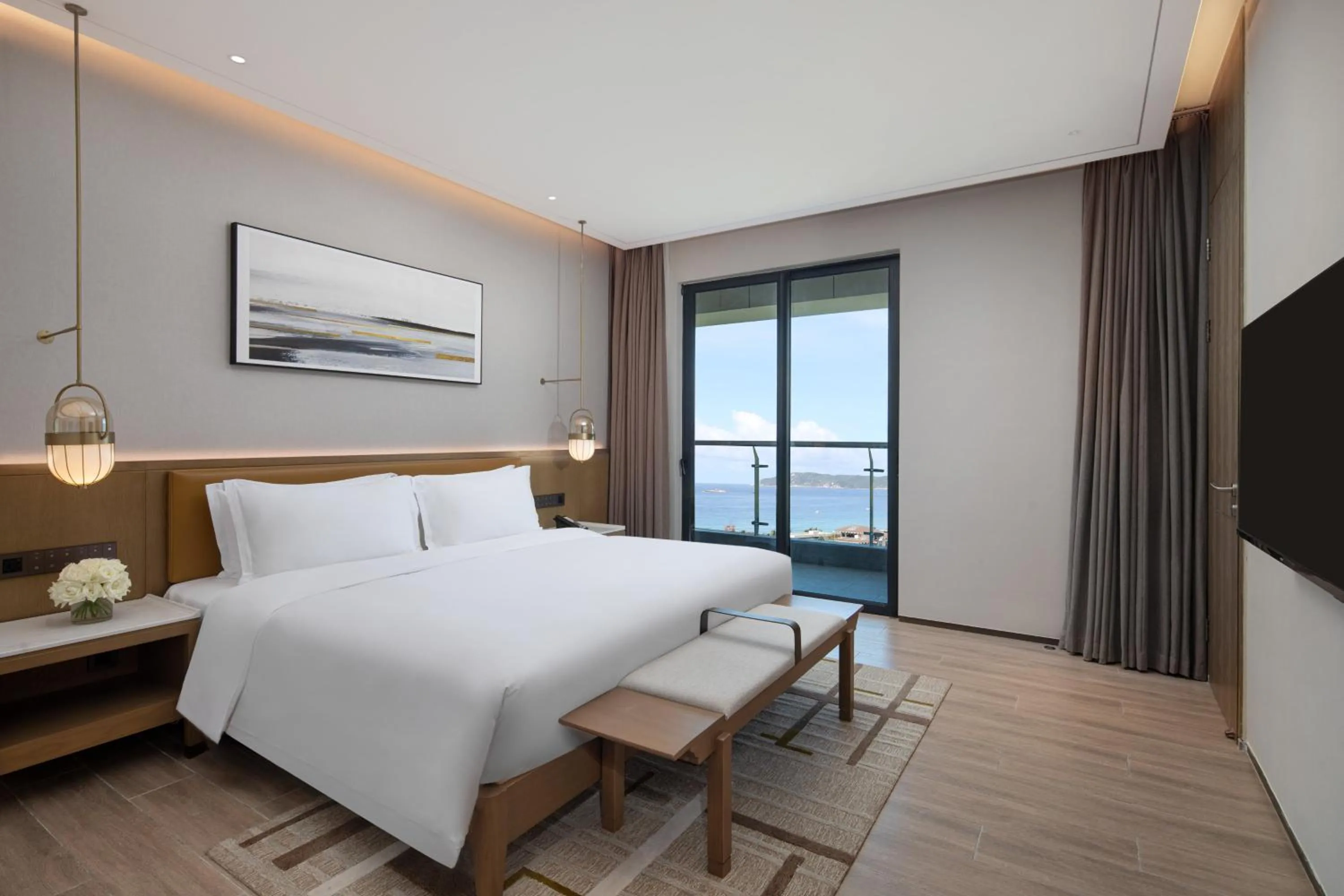 Photo of the whole room, Bed in Holiday Inn & Suites Sanya Yalong Bay