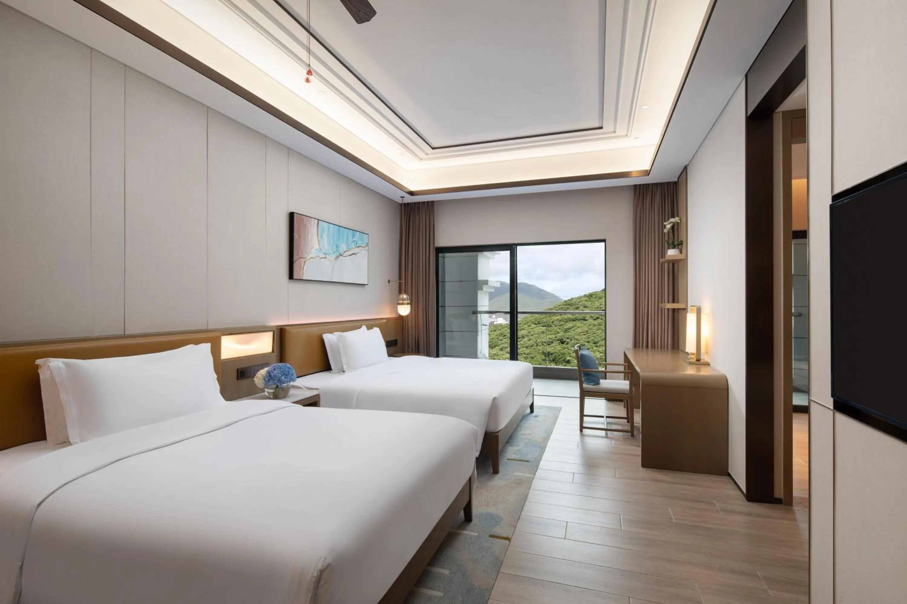 Photo of the whole room, Bed in Holiday Inn & Suites Sanya Yalong Bay