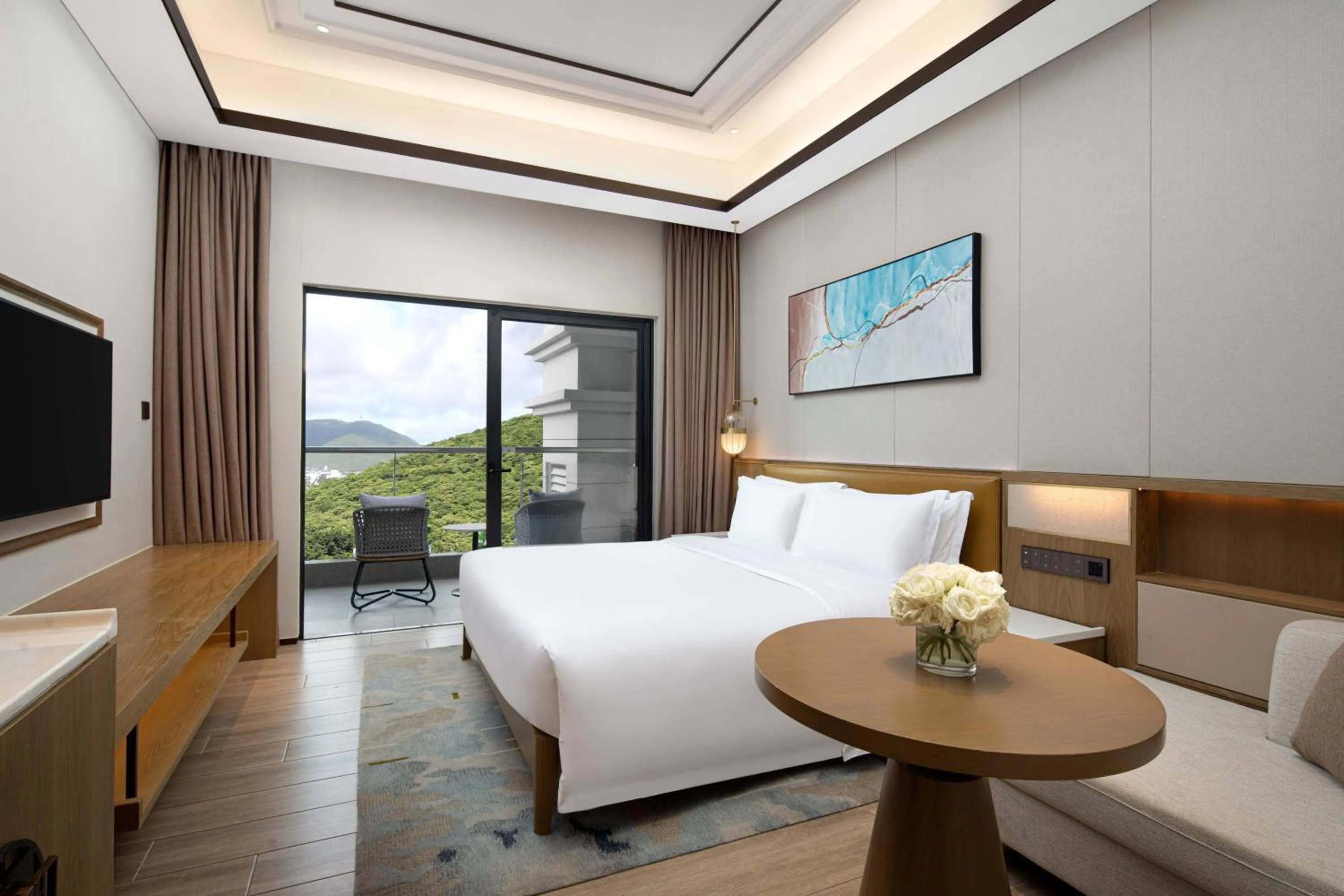 Balcony/Terrace, Bed in Holiday Inn & Suites Sanya Yalong Bay