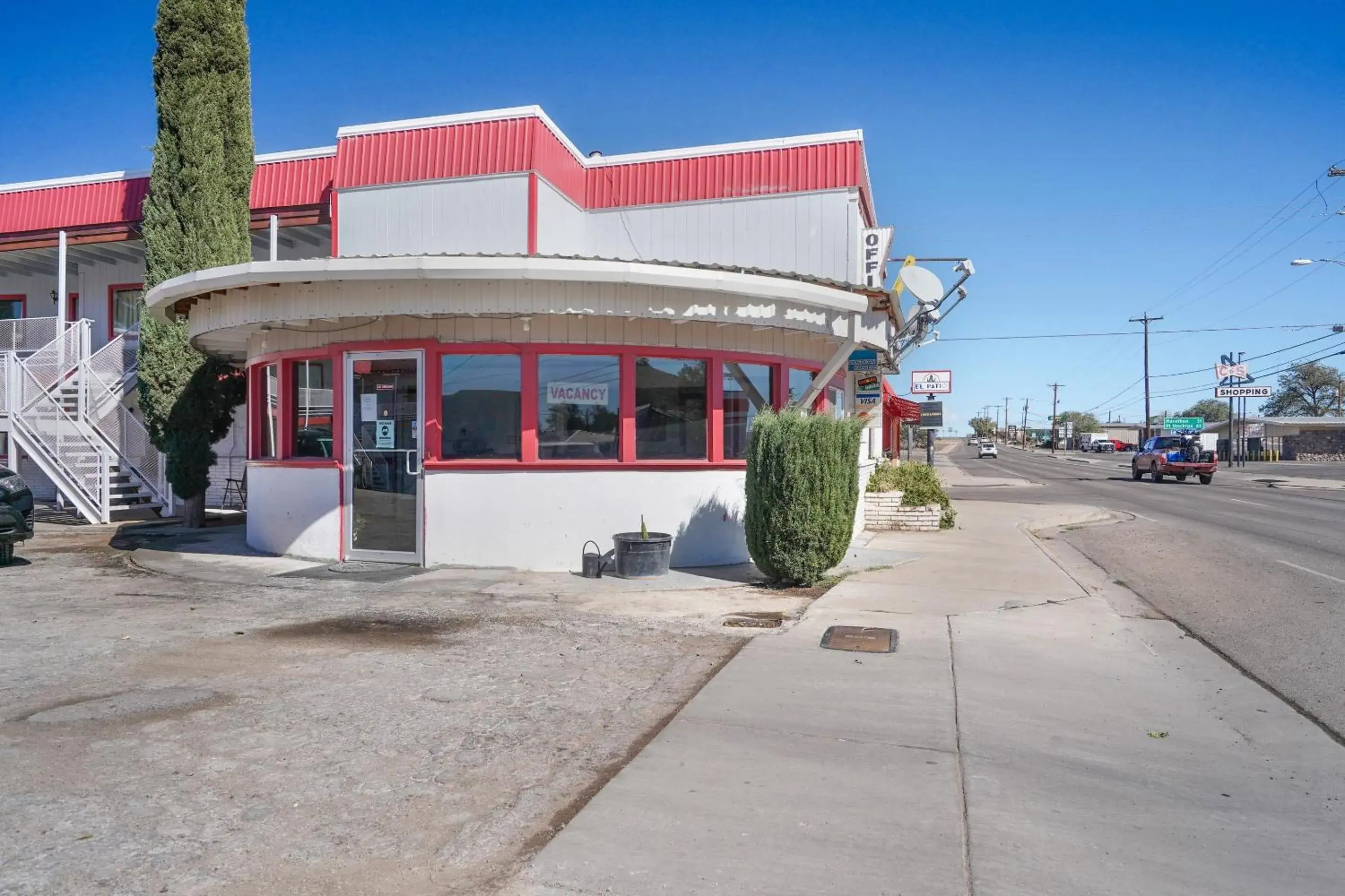 Facade/entrance in OYO Alpine TX near Big Bend National Park Facade/entrance in OYO Alpine TX near Big Bend National Park