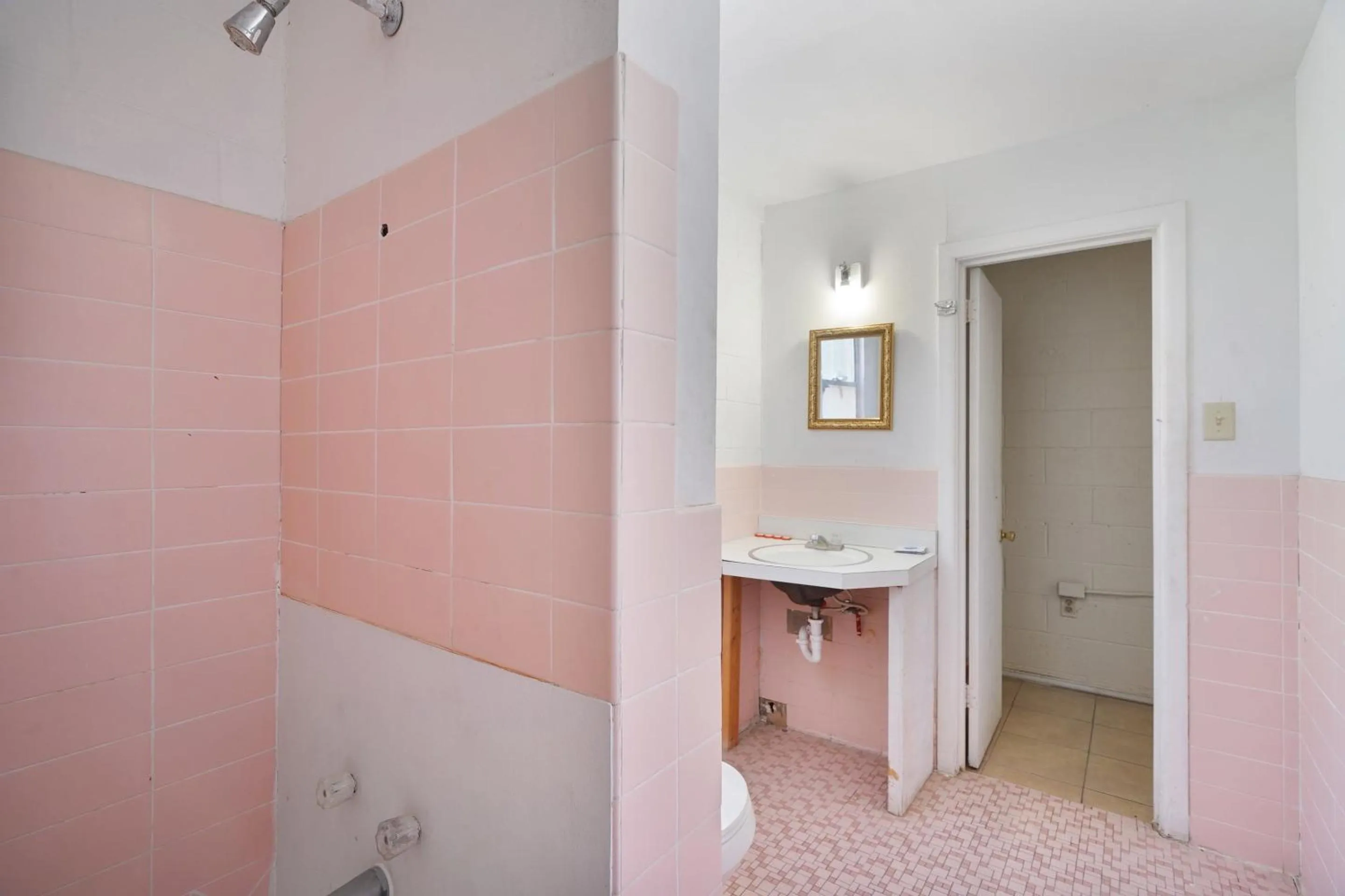 Bathroom in OYO Alpine TX near Big Bend National Park