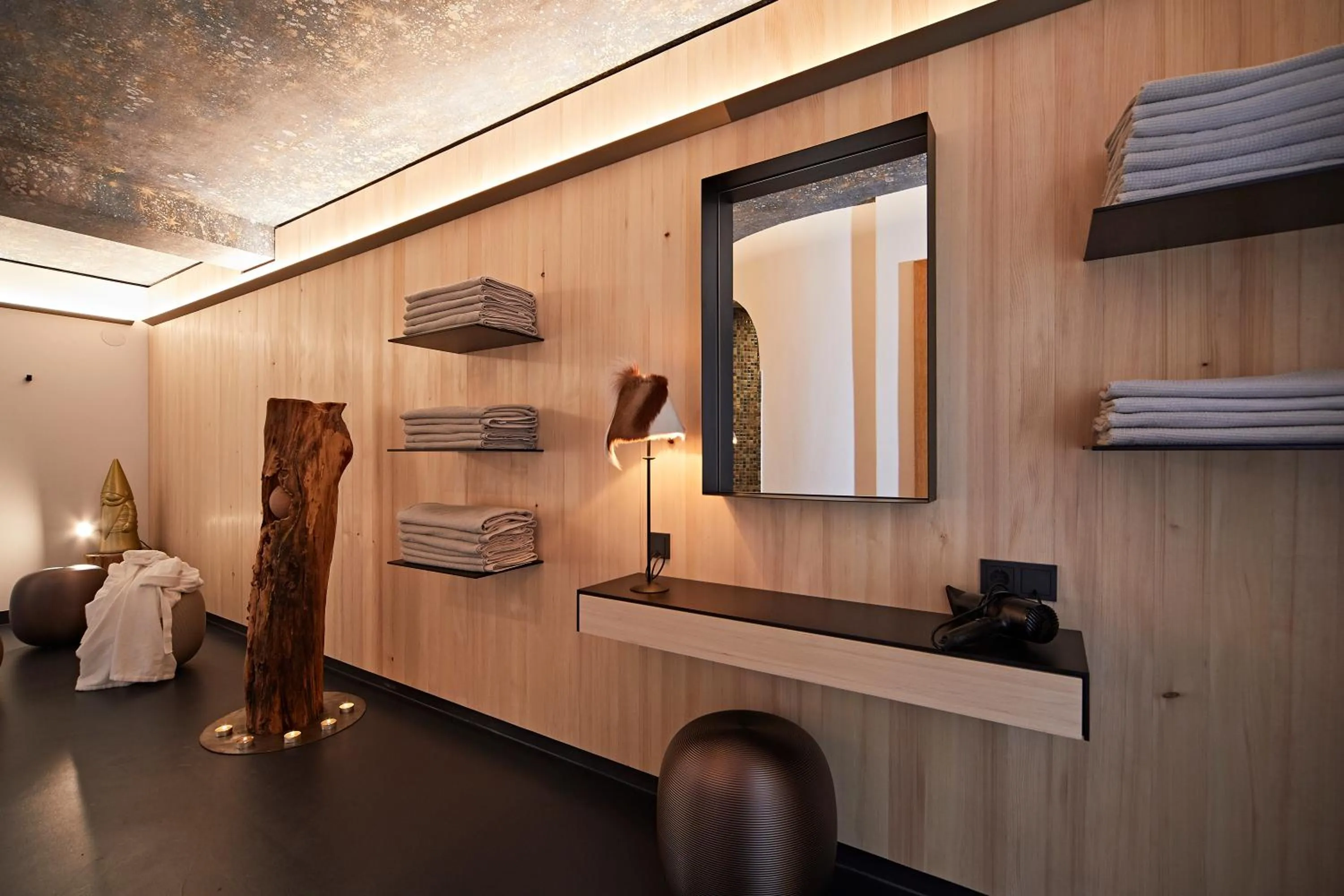 Swimming pool, Bed in Bio-Hotel Oswalda-Hus