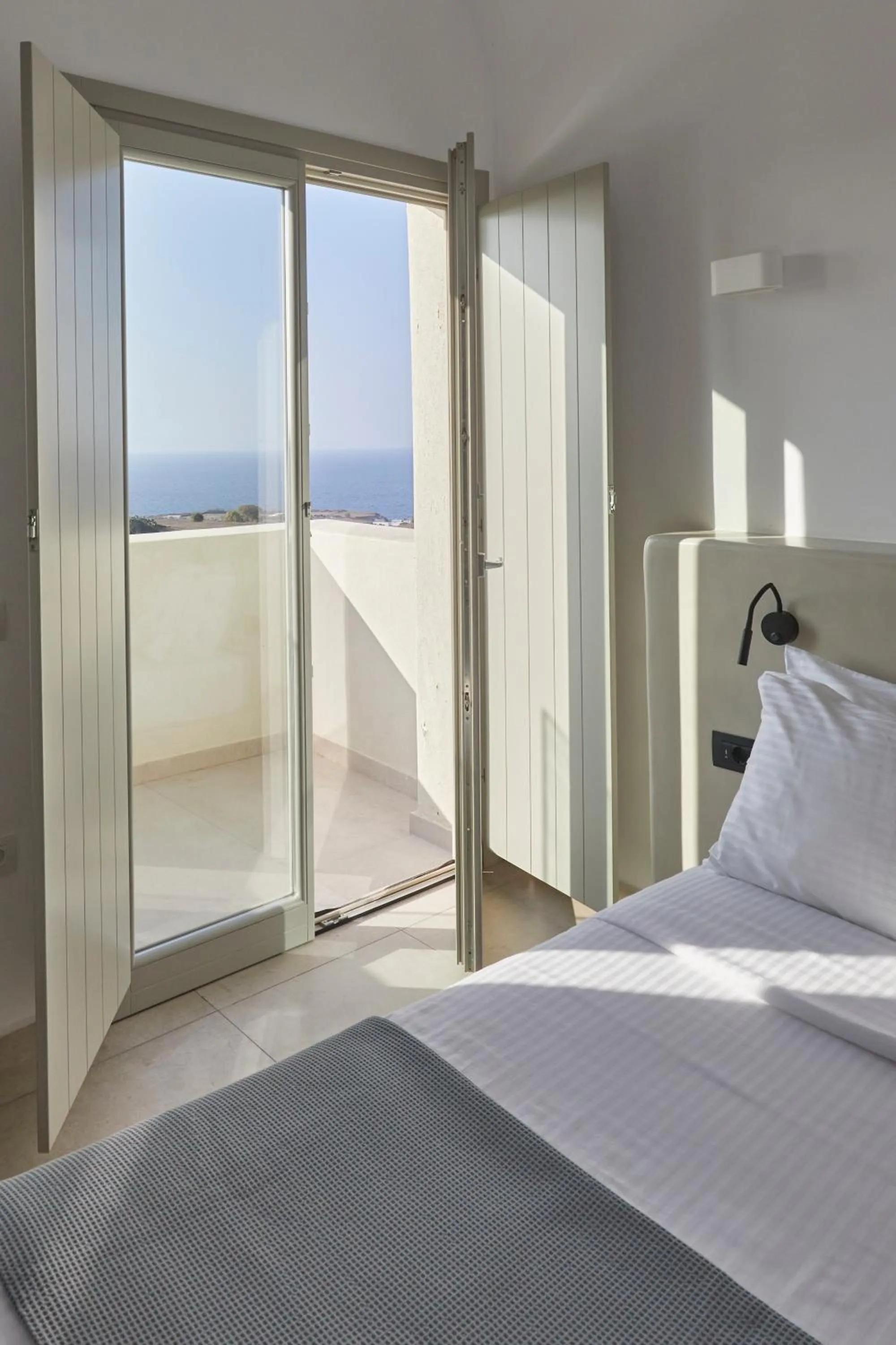 Bed in Adorno Oia