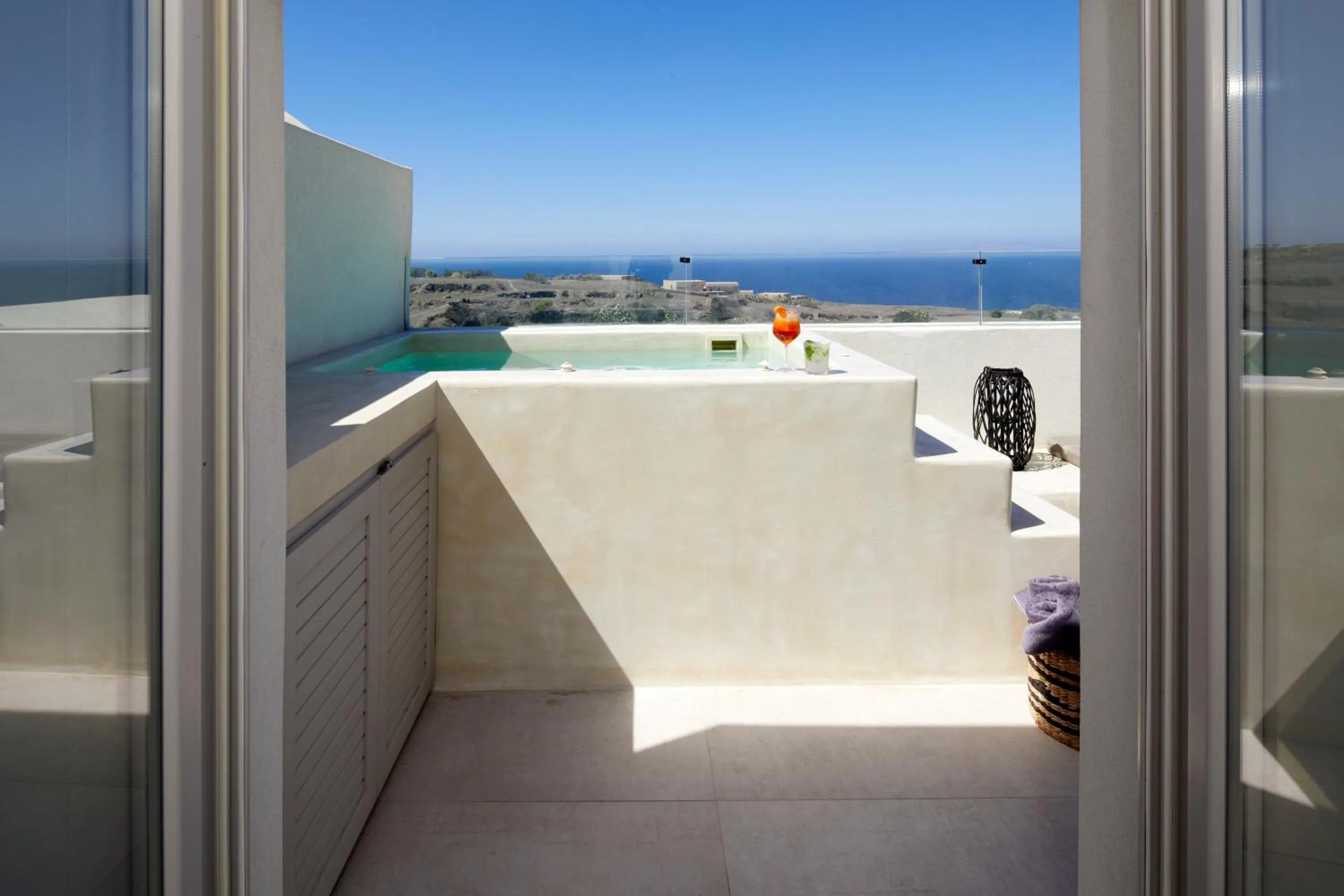 Hot Tub in Adorno Oia