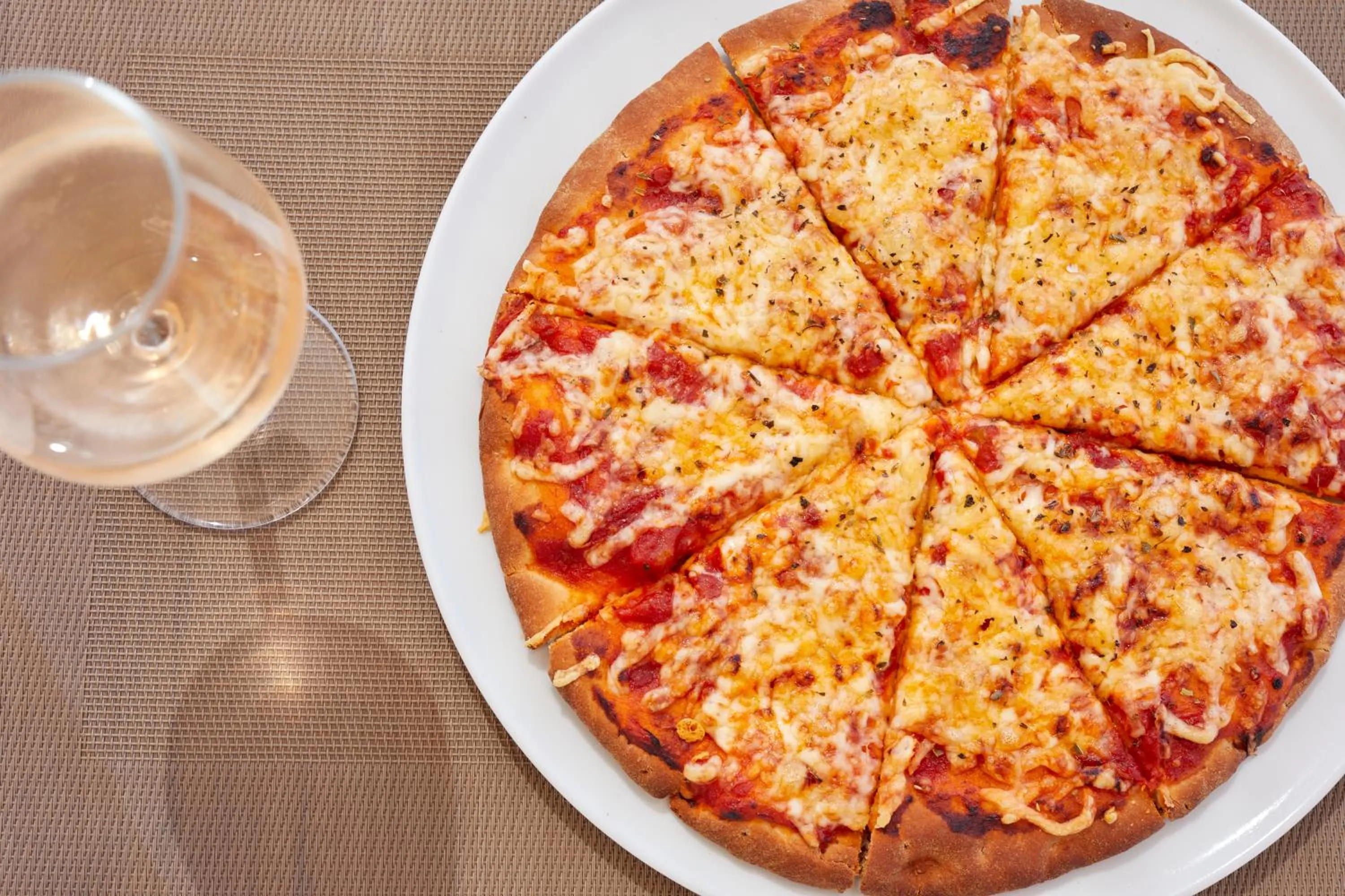 Food and drinks in Adorno Oia