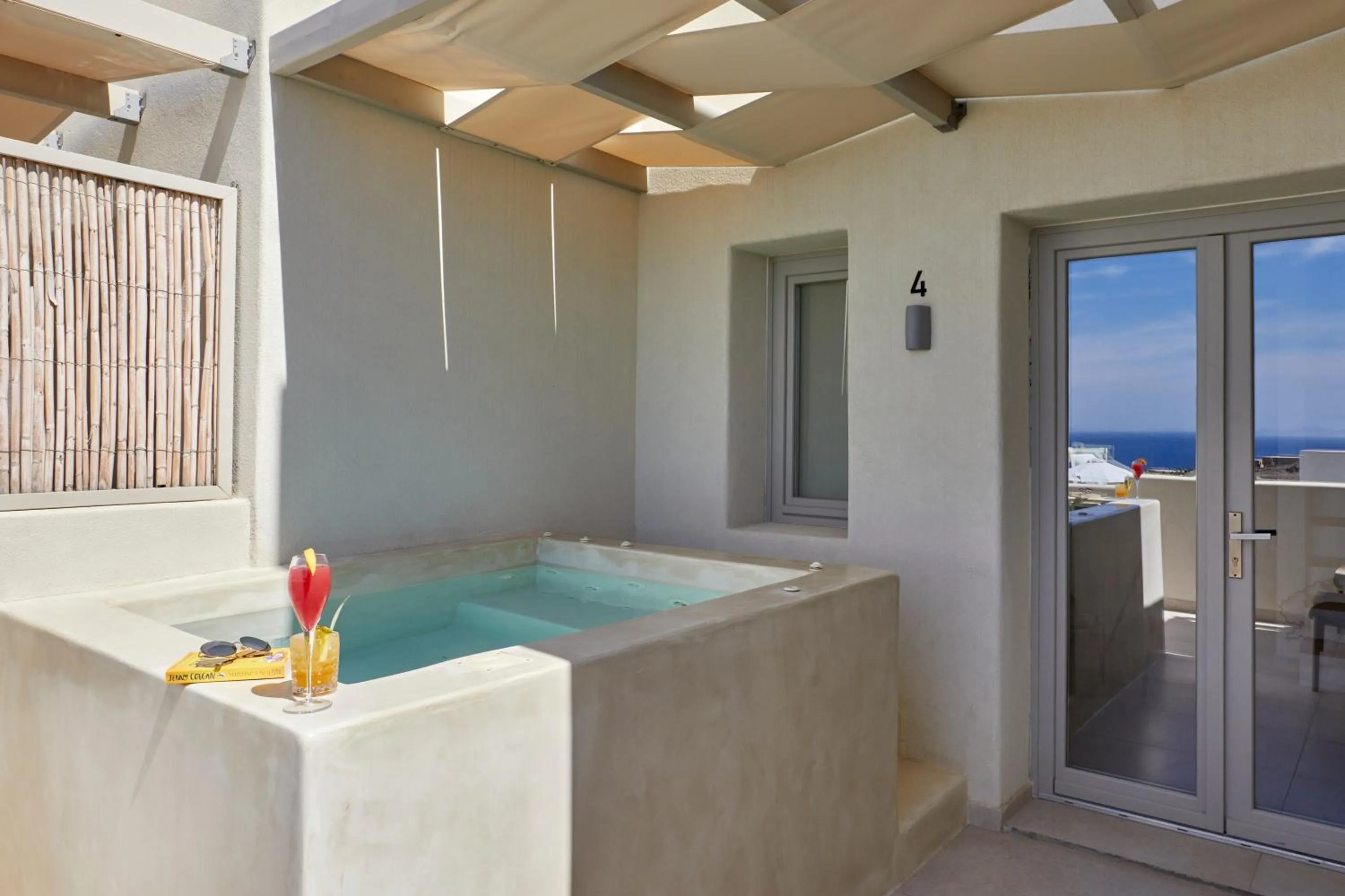 Hot Tub in Adorno Oia