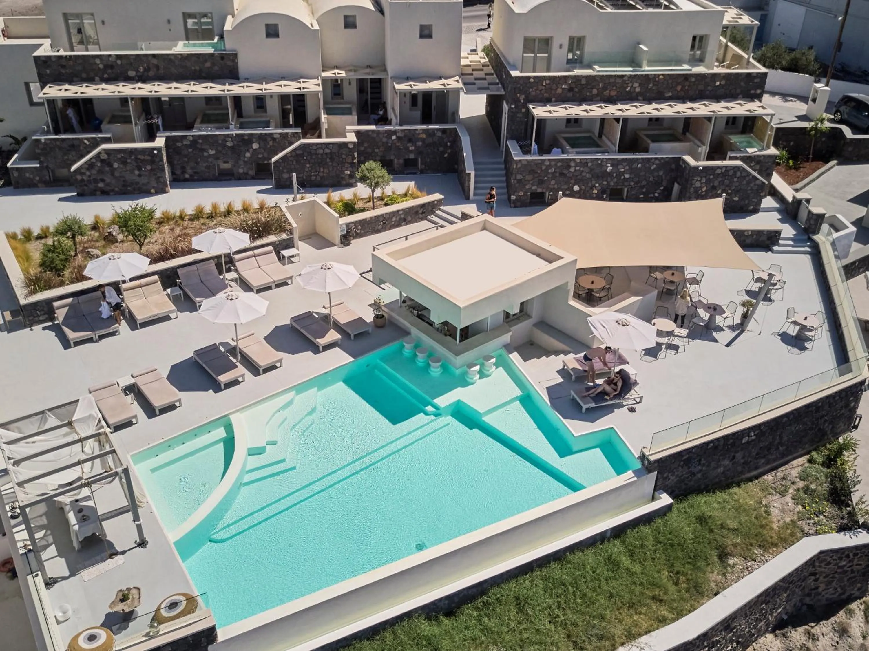 Property building in Adorno Oia