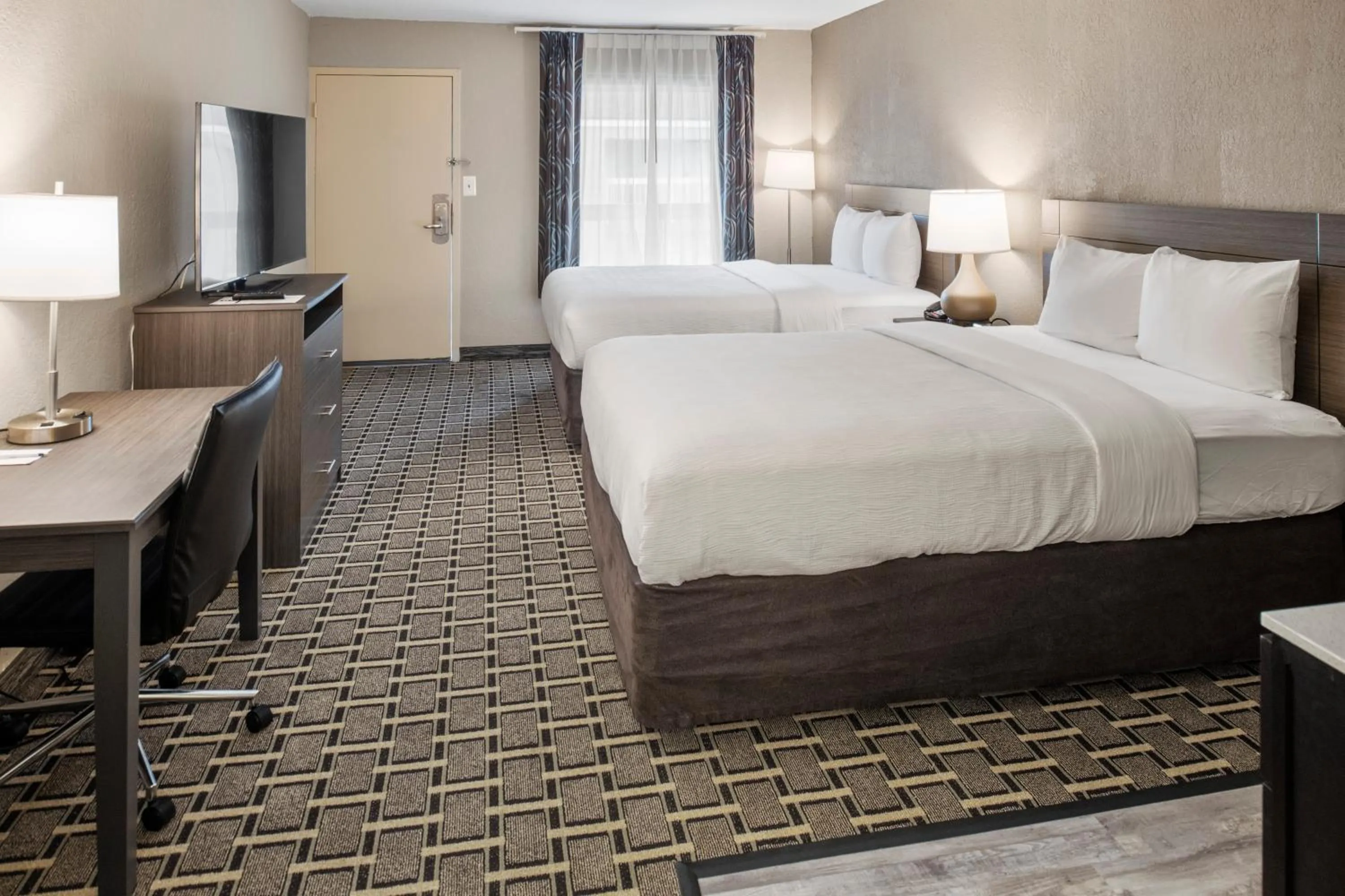 Bed in Suburban Studios Hotel Kingsland Near I-95