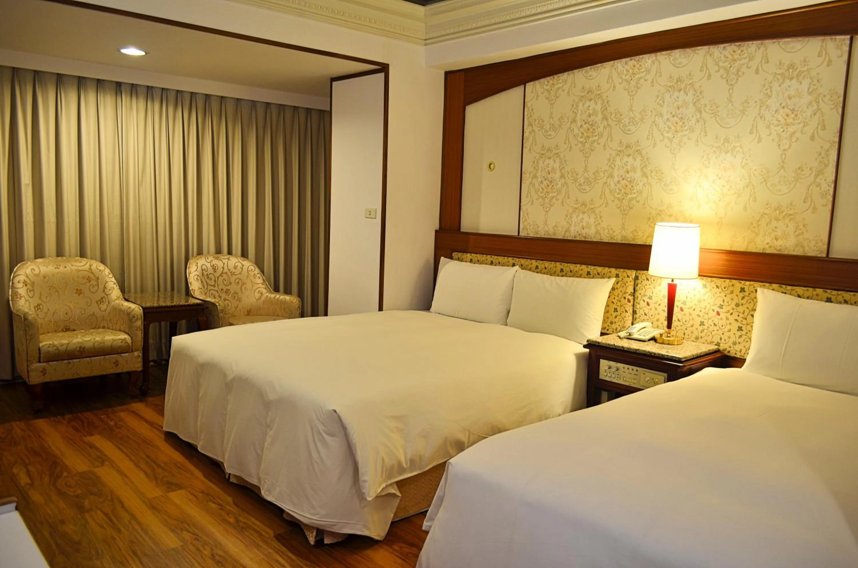 Bed in Hua Tong Hotel