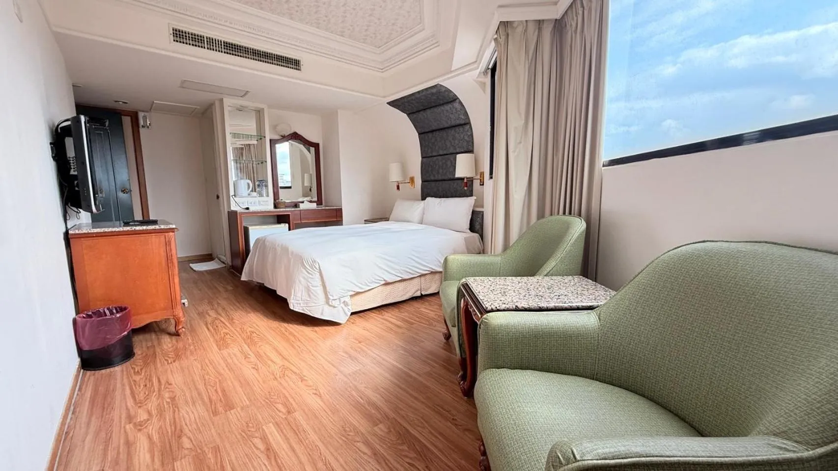 Bed in Hua Tong Hotel