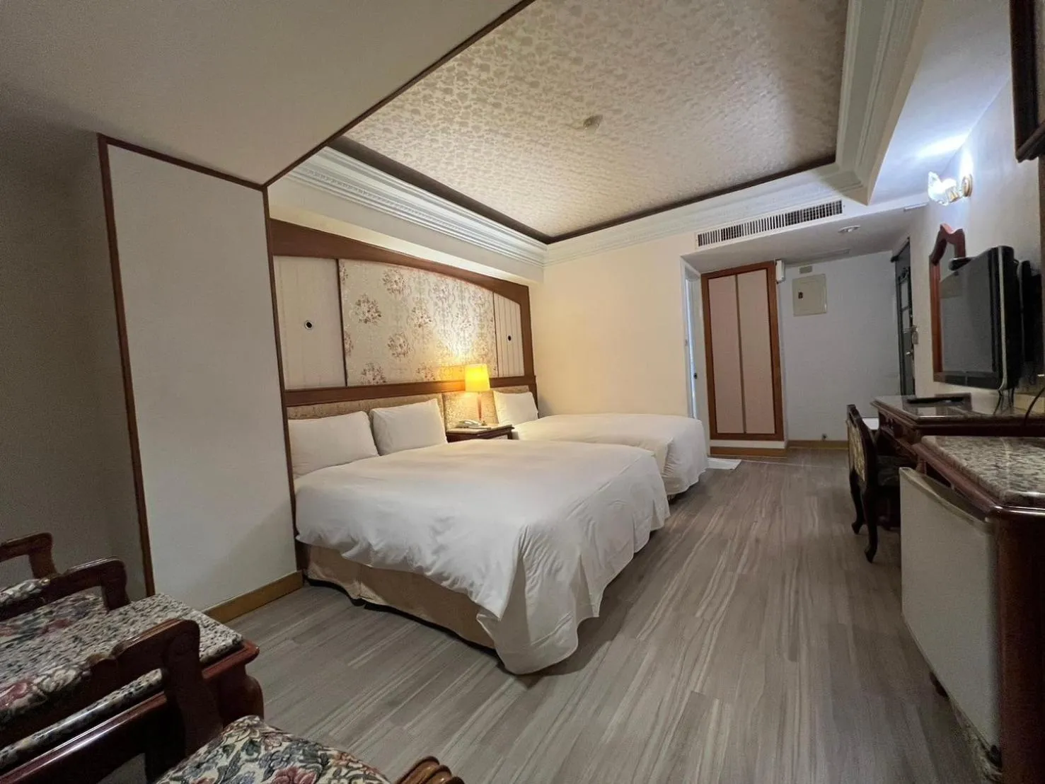 Bed in Hua Tong Hotel