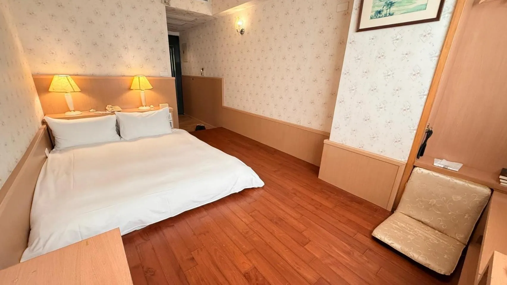 Bed in Hua Tong Hotel