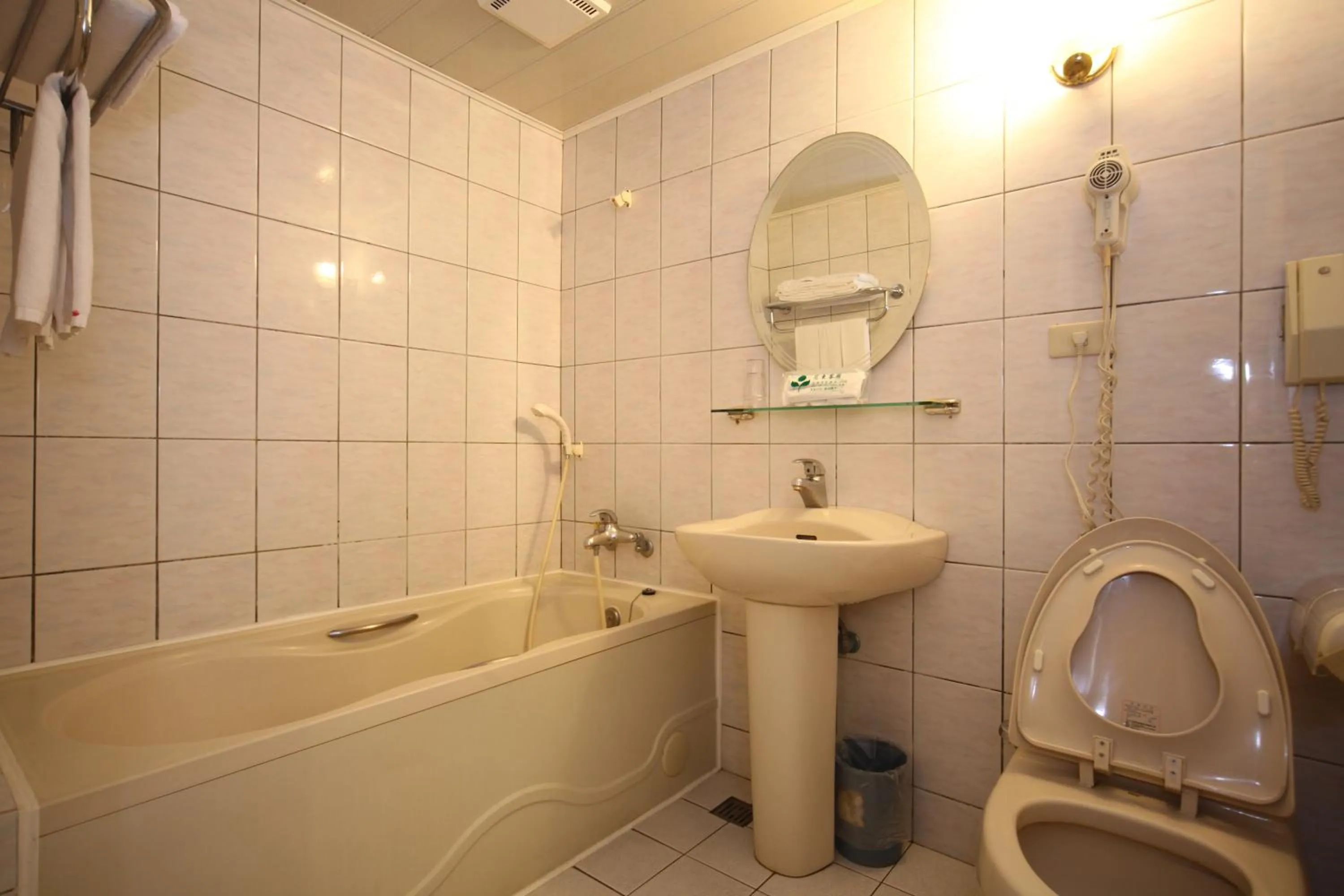 Bathroom in Hua Tong Hotel