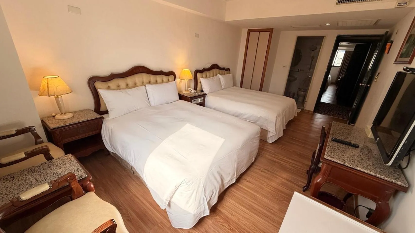 Bed in Hua Tong Hotel