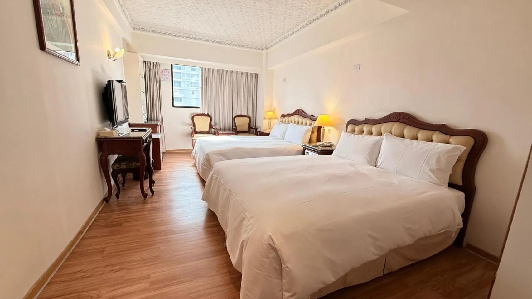 Bed in Hua Tong Hotel