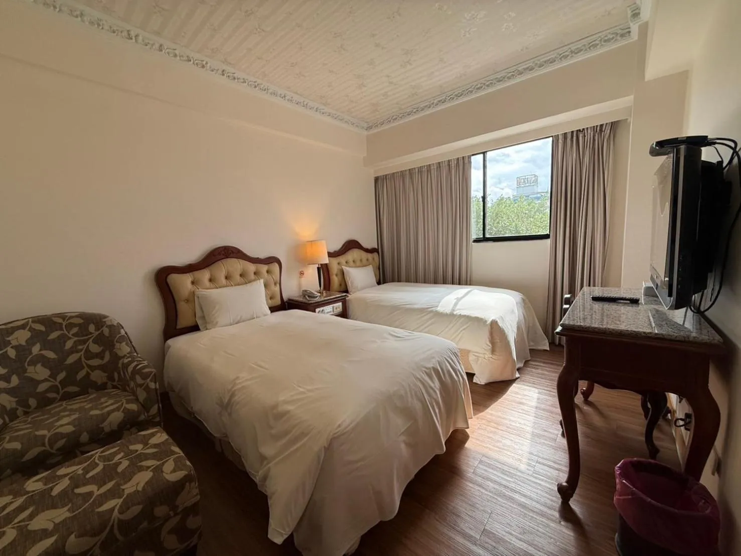 Bed in Hua Tong Hotel