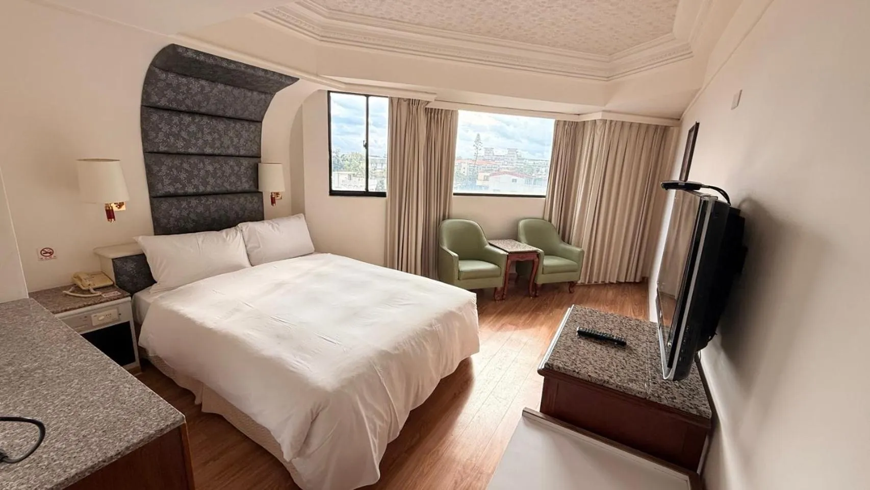 Bed in Hua Tong Hotel