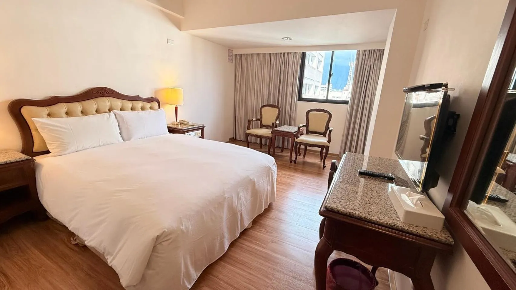 Bed in Hua Tong Hotel